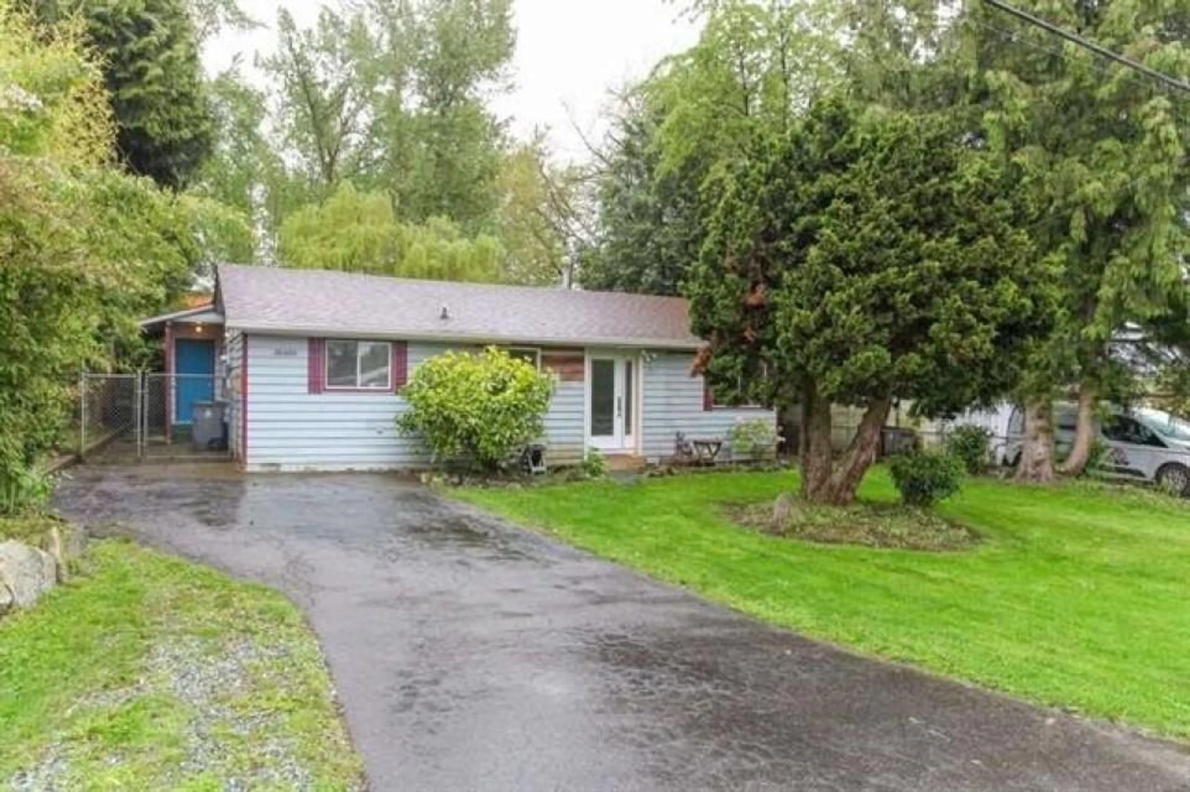 Home with vinyl exterior material, street for 18460 74, Surrey British Columbia V4N2J4