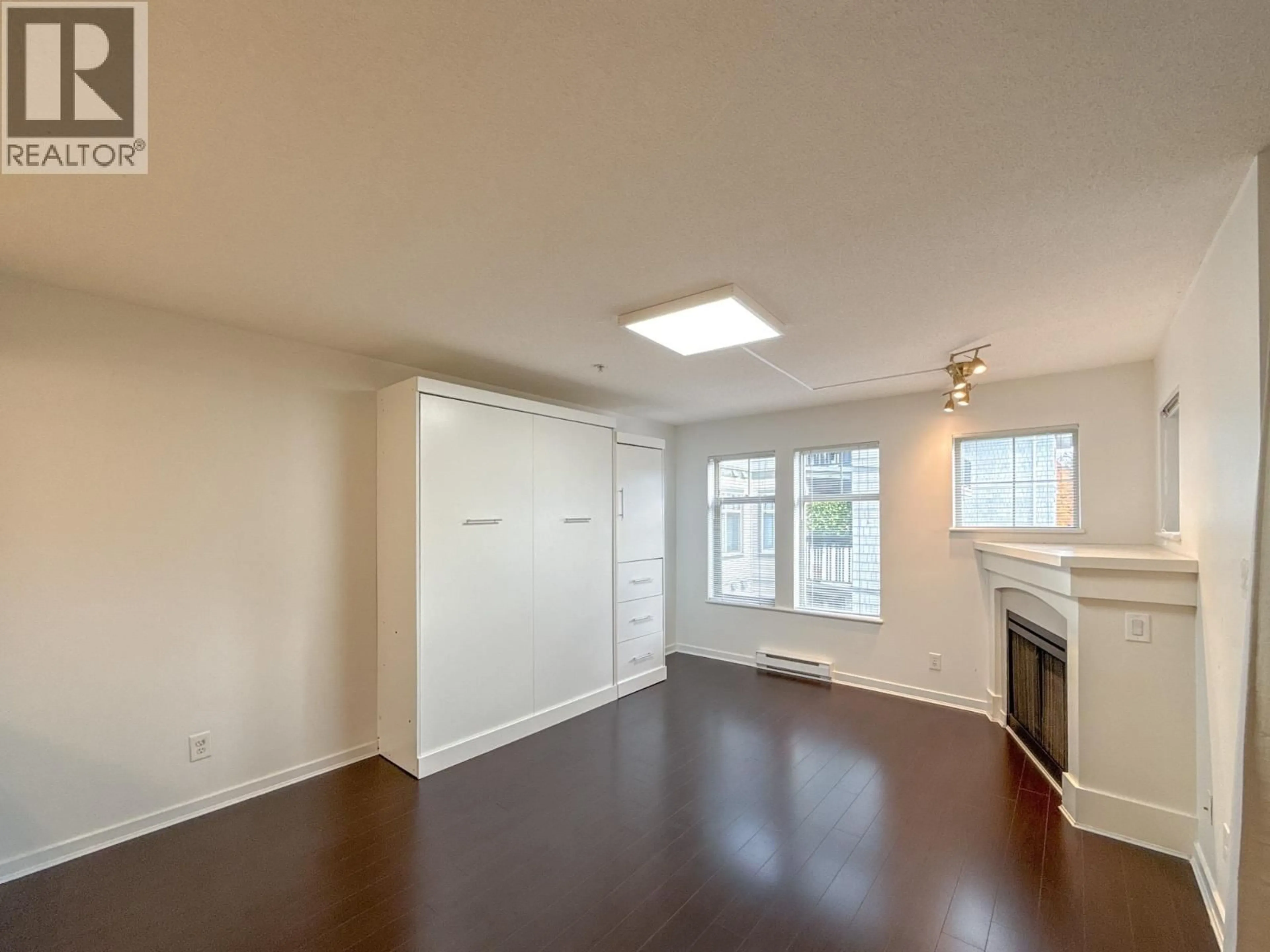 A pic of a room for 401 - 2988 SILVER SPRINGS BOULEVARD, Coquitlam British Columbia V3E3R6