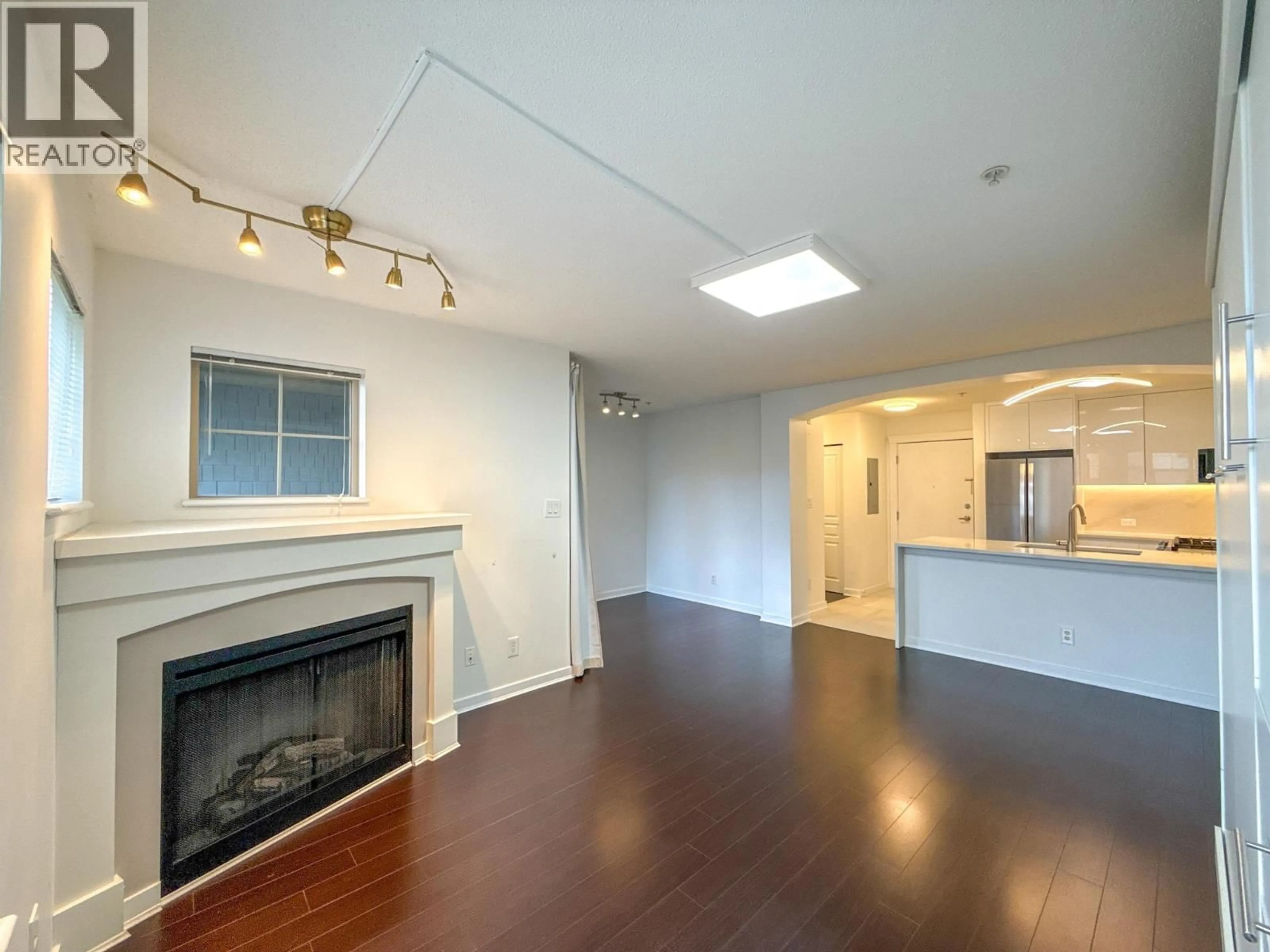 A pic of a room for 401 - 2988 SILVER SPRINGS BOULEVARD, Coquitlam British Columbia V3E3R6