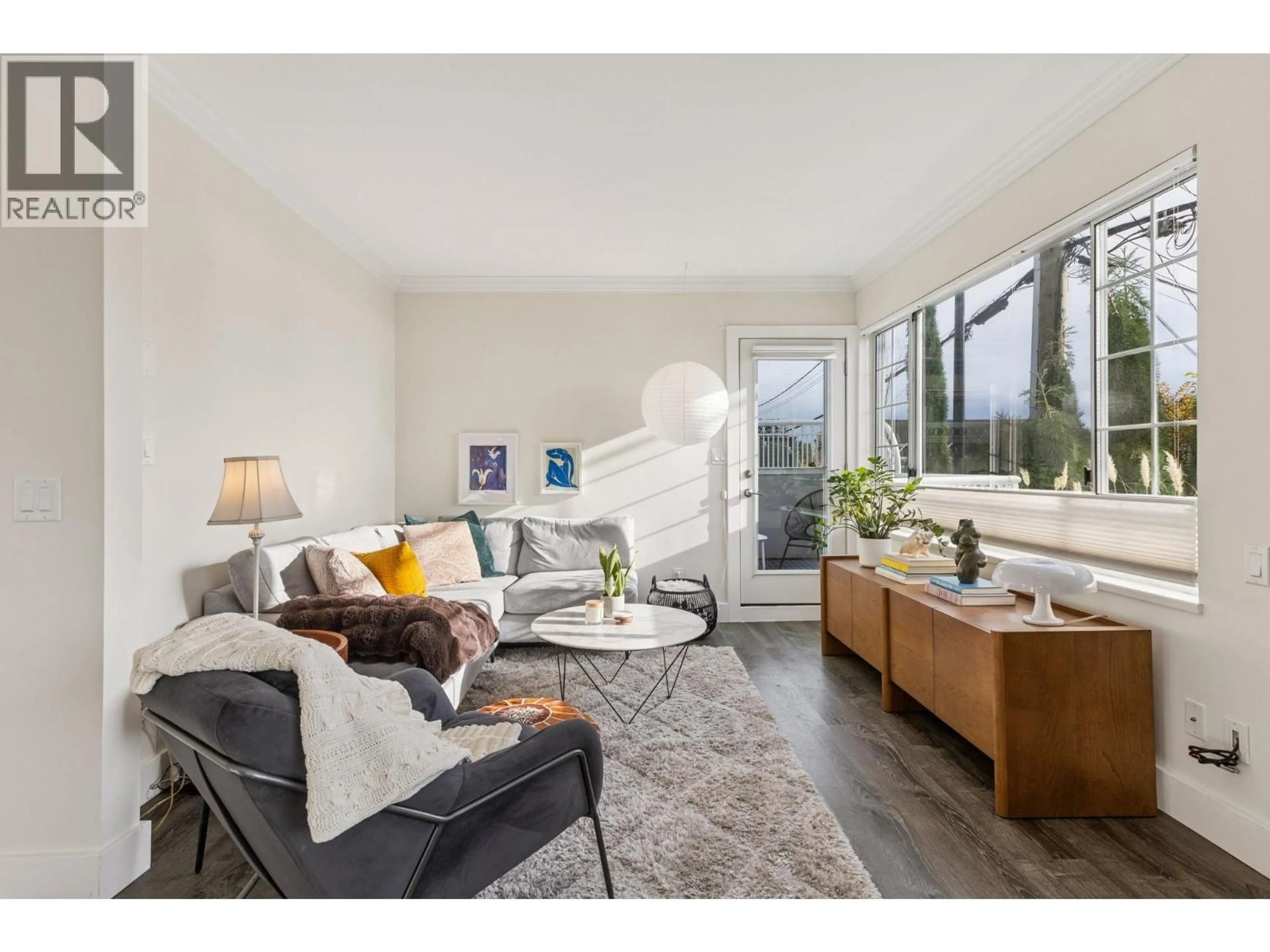 Living room with furniture, unknown for 101 - 2440 HAYWOOD AVENUE, West Vancouver British Columbia V7V1Y1