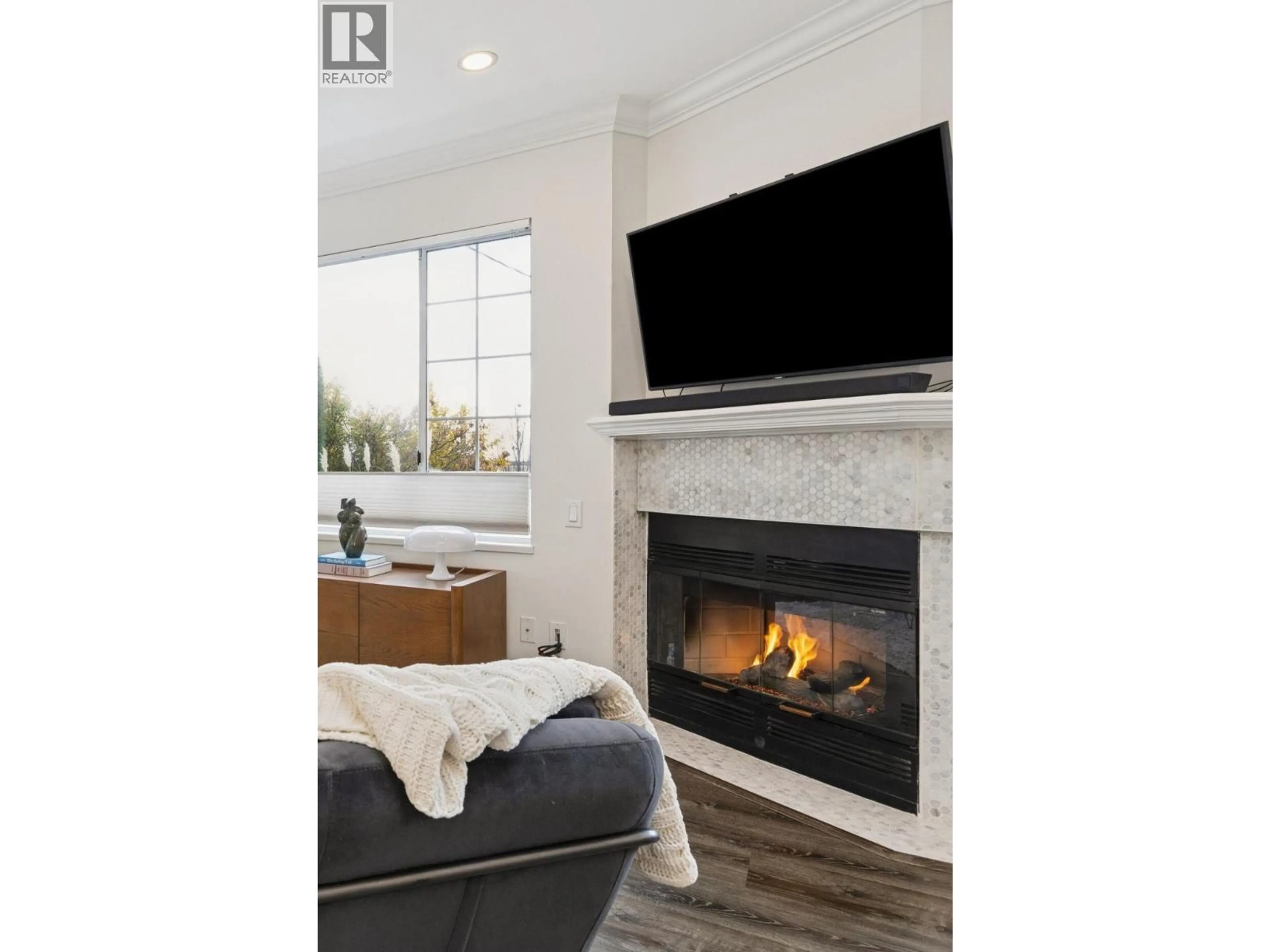 Home theater for 101 - 2440 HAYWOOD AVENUE, West Vancouver British Columbia V7V1Y1