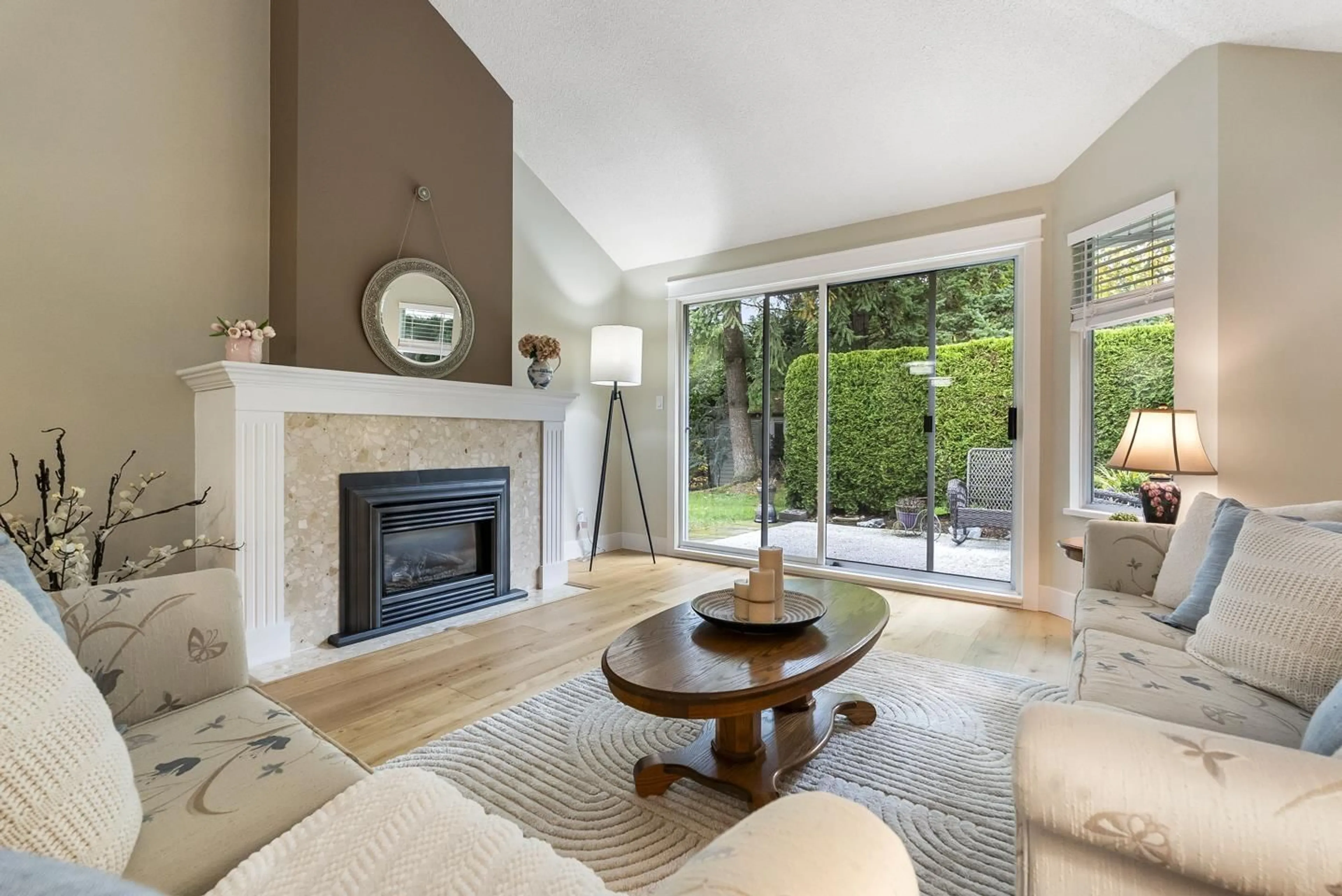 Living room with furniture, unknown for 29 - 2672 151ST, Surrey British Columbia V4P1A1