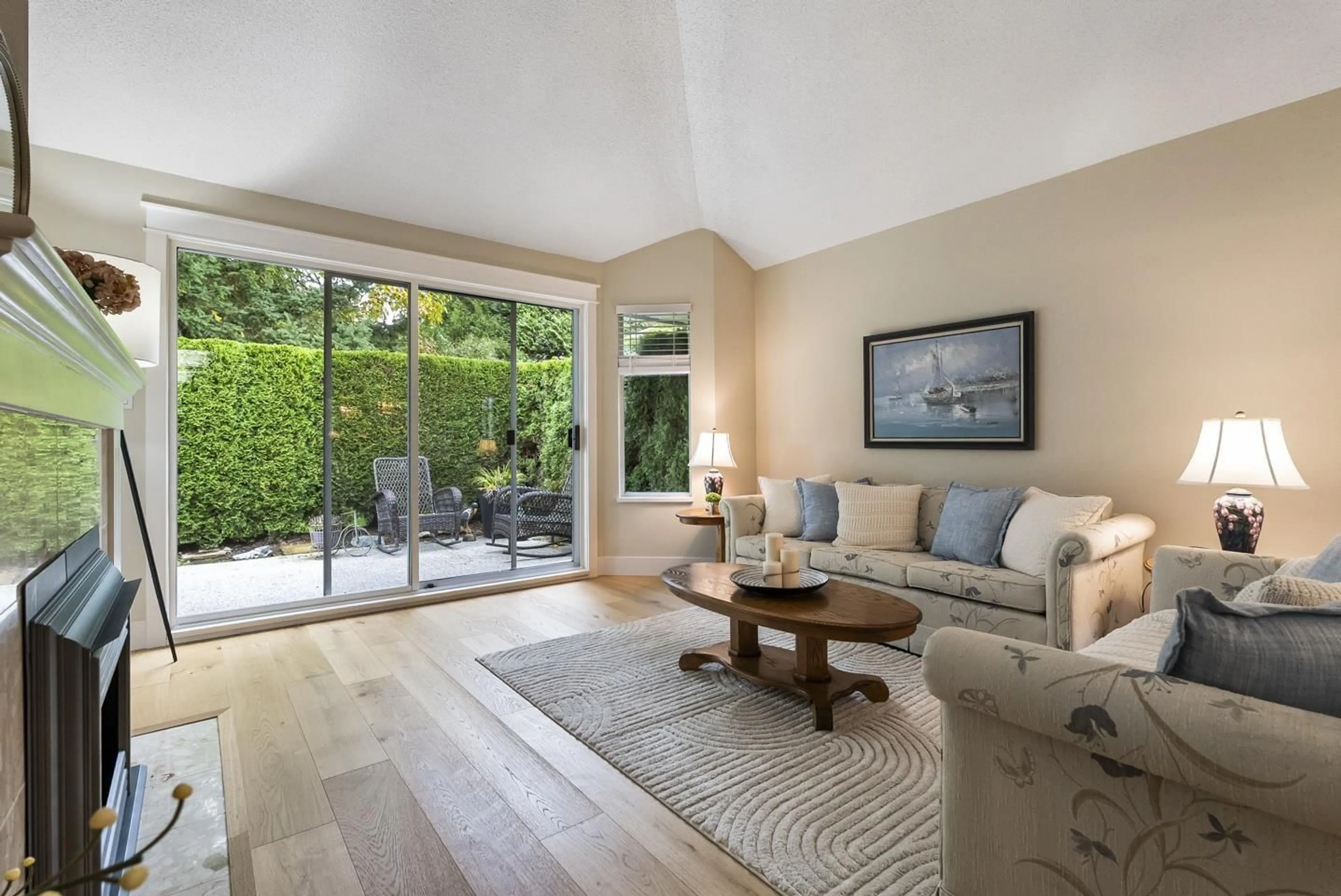 Living room with furniture, unknown for 29 - 2672 151ST, Surrey British Columbia V4P1A1