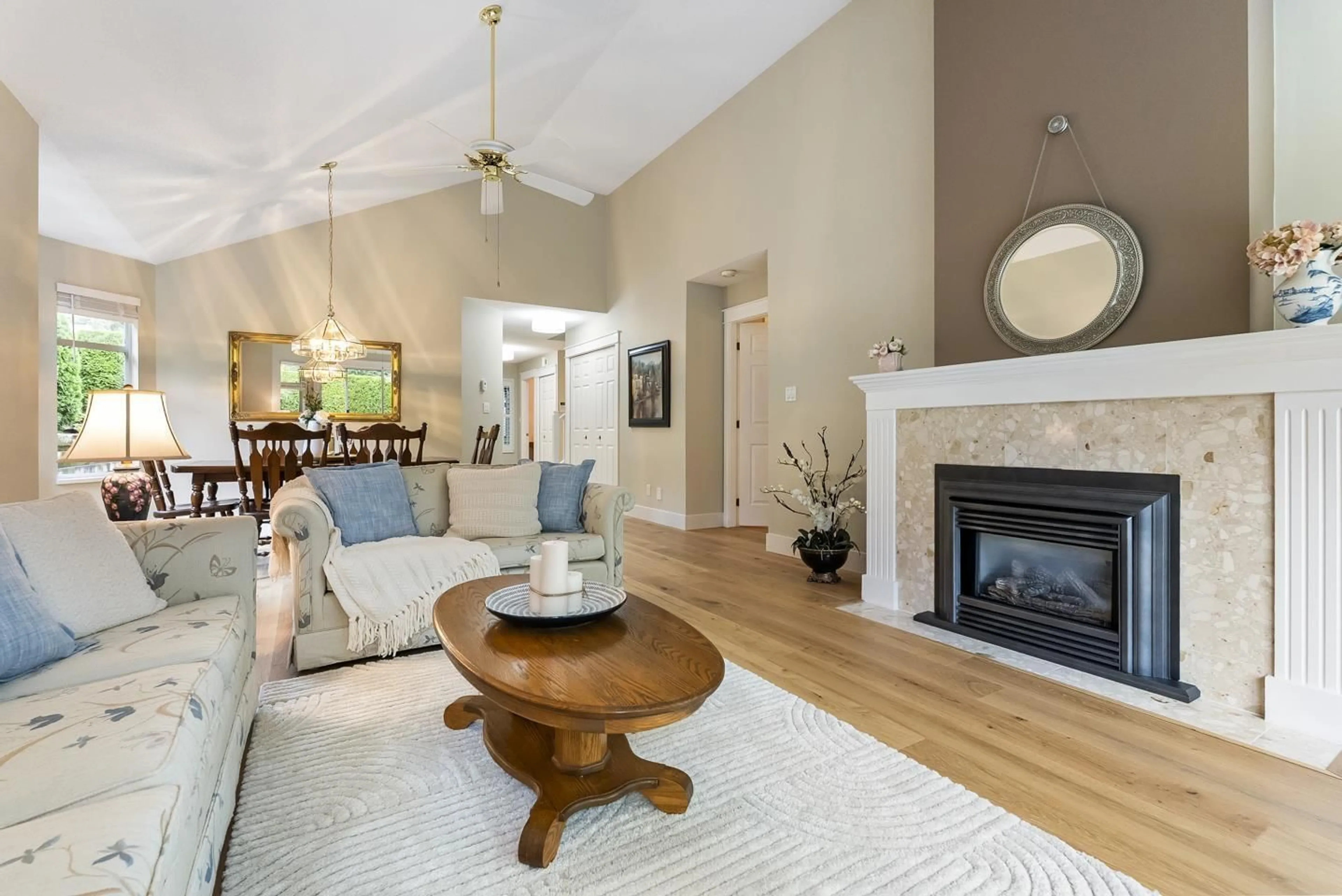 Living room with furniture, unknown for 29 - 2672 151ST, Surrey British Columbia V4P1A1