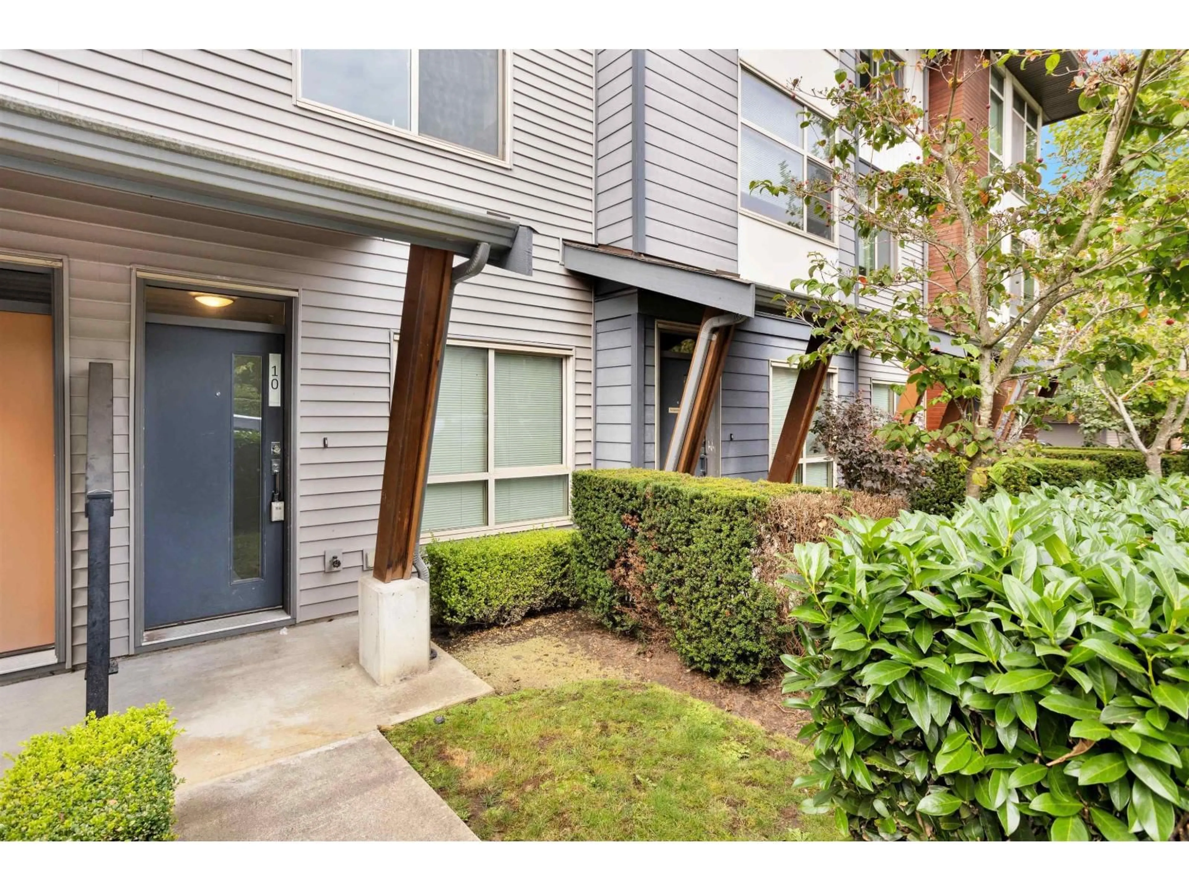 Unknown for 10 - 8473 163, Surrey British Columbia V4N6M7