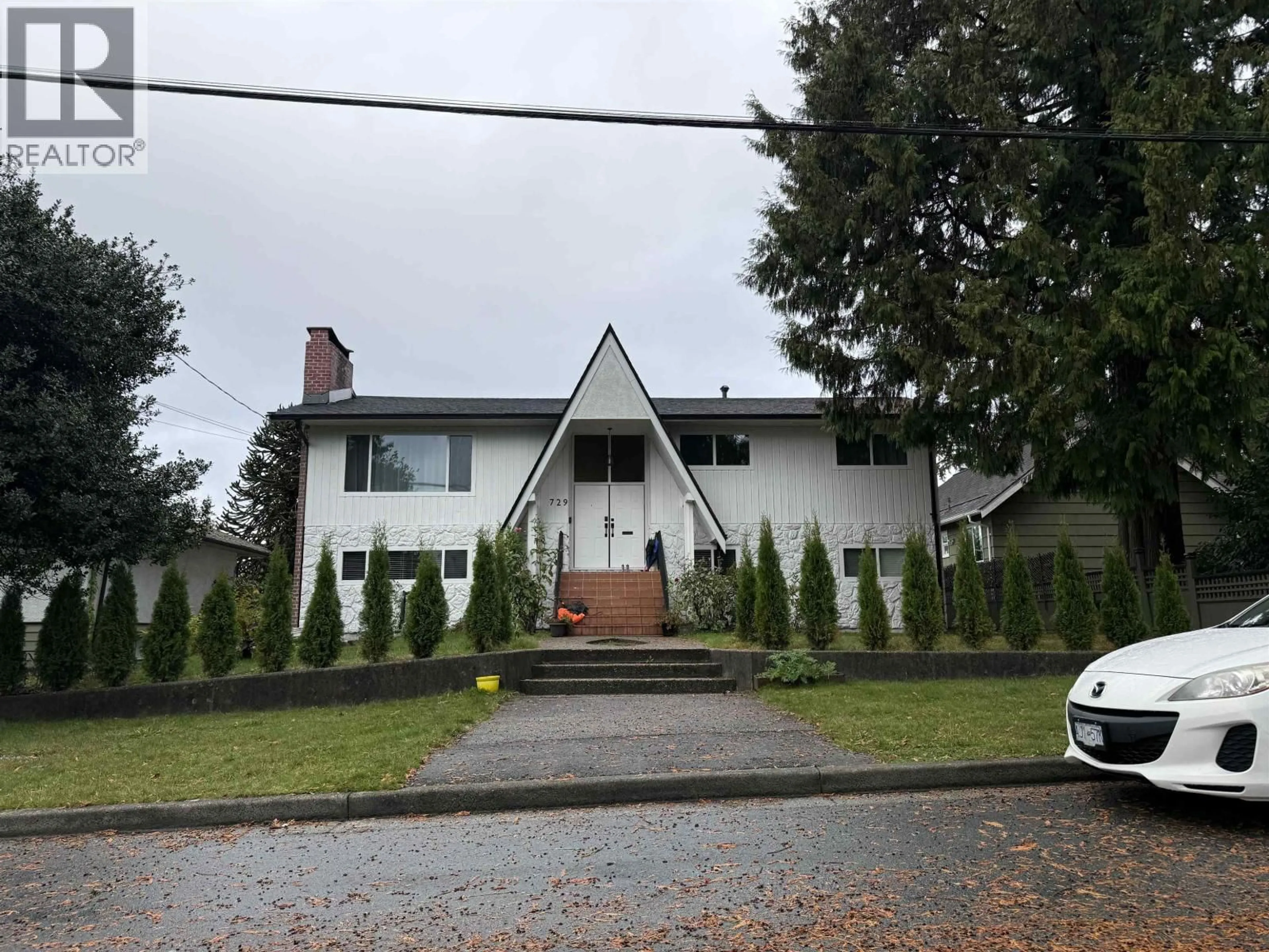 Home with vinyl exterior material, street for 729 IVY AVENUE, Coquitlam British Columbia V3J2J1
