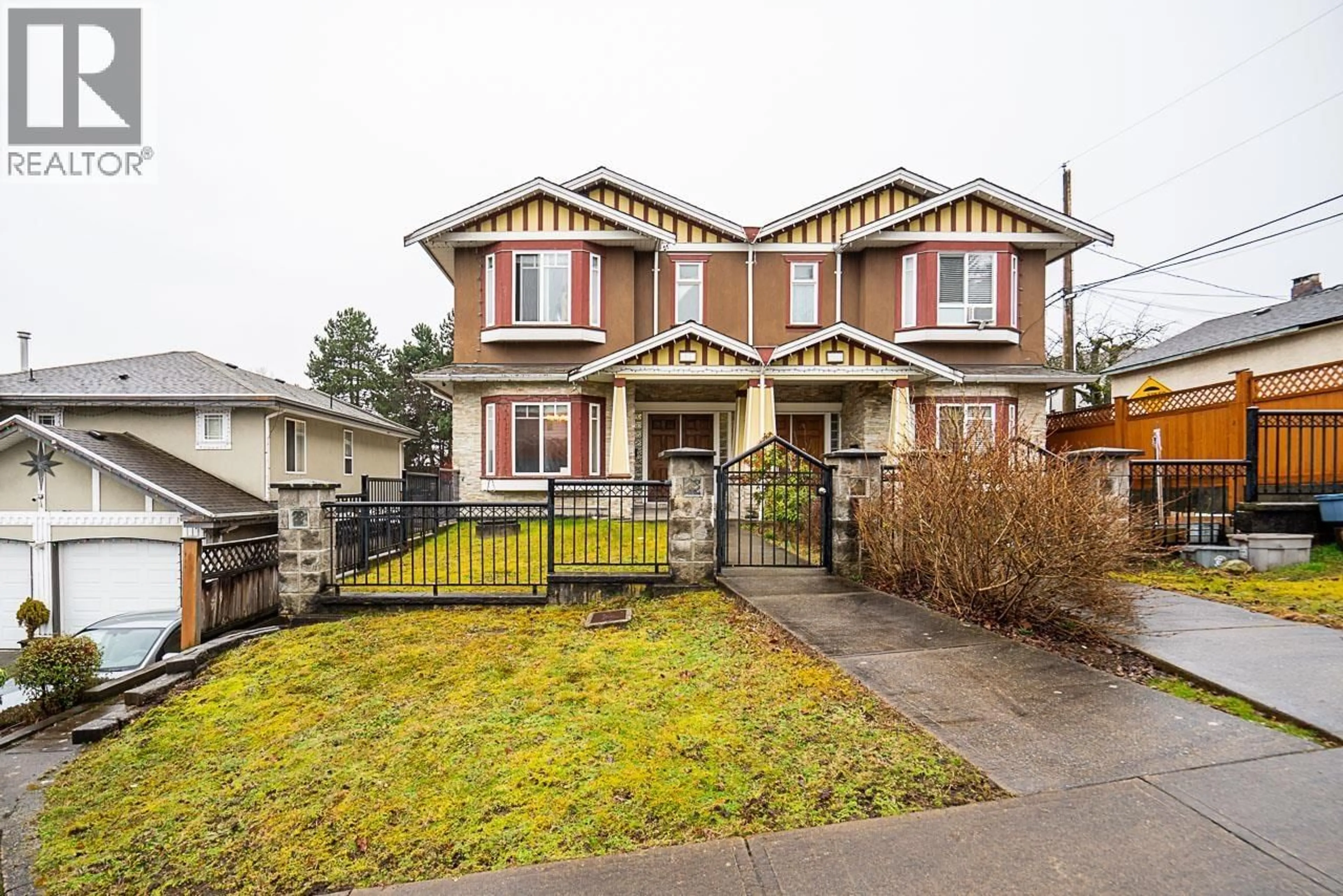 Home with brick exterior material, street for 528 SIXTEEN STREET, New Westminster British Columbia V3M4R3