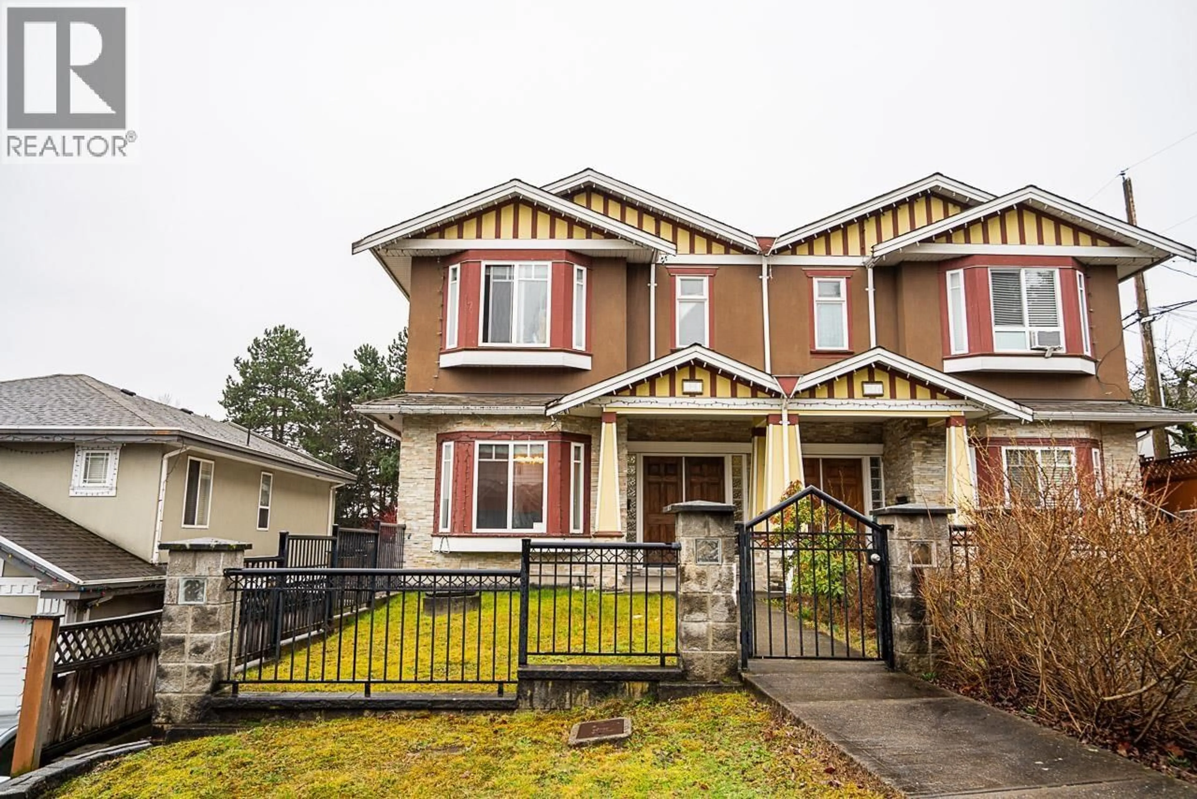 Home with brick exterior material, street for 528 SIXTEEN STREET, New Westminster British Columbia V3M4R3