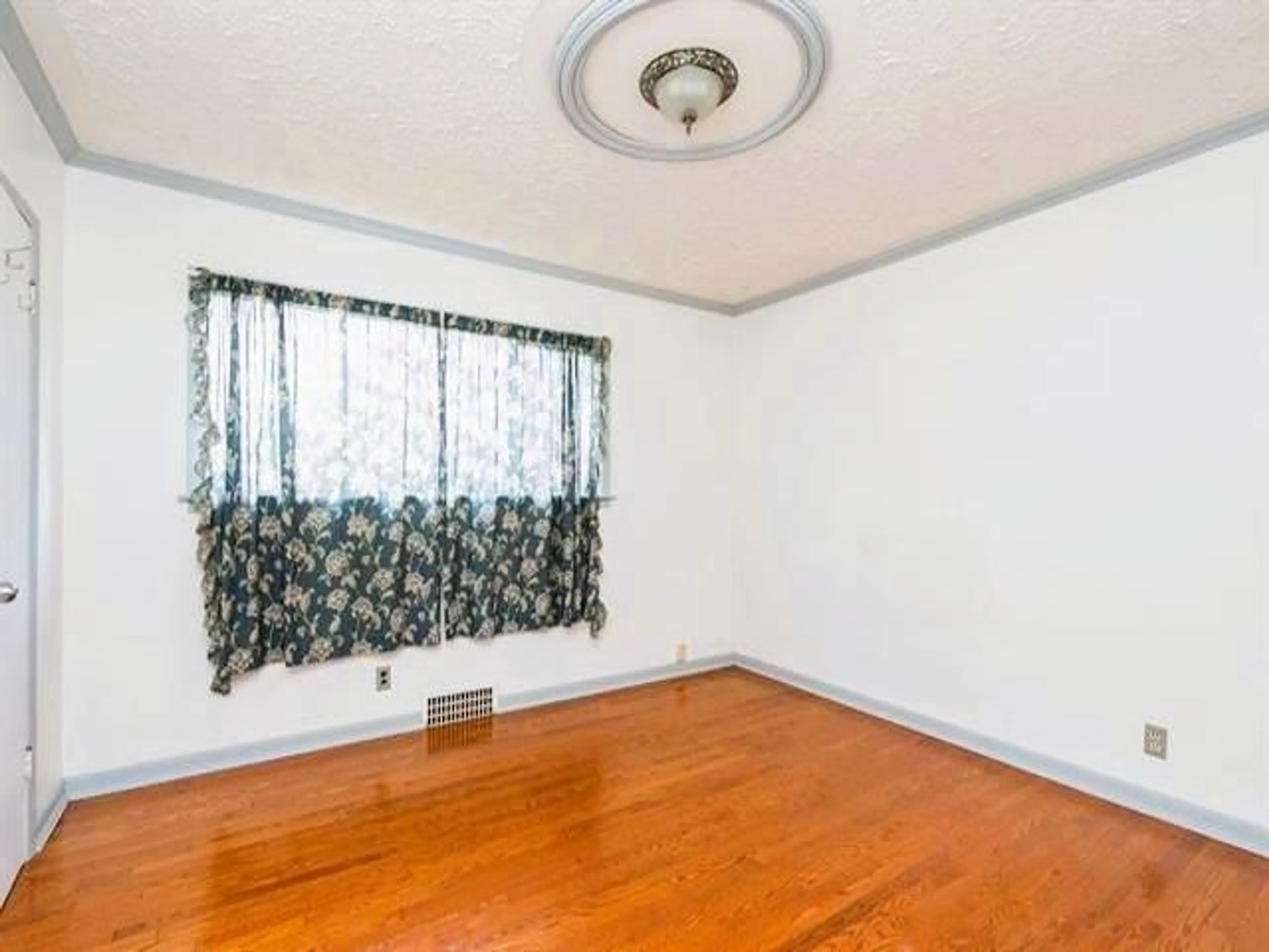 A pic of a room for 2280 ALEXANDER, Abbotsford British Columbia V2S3W4