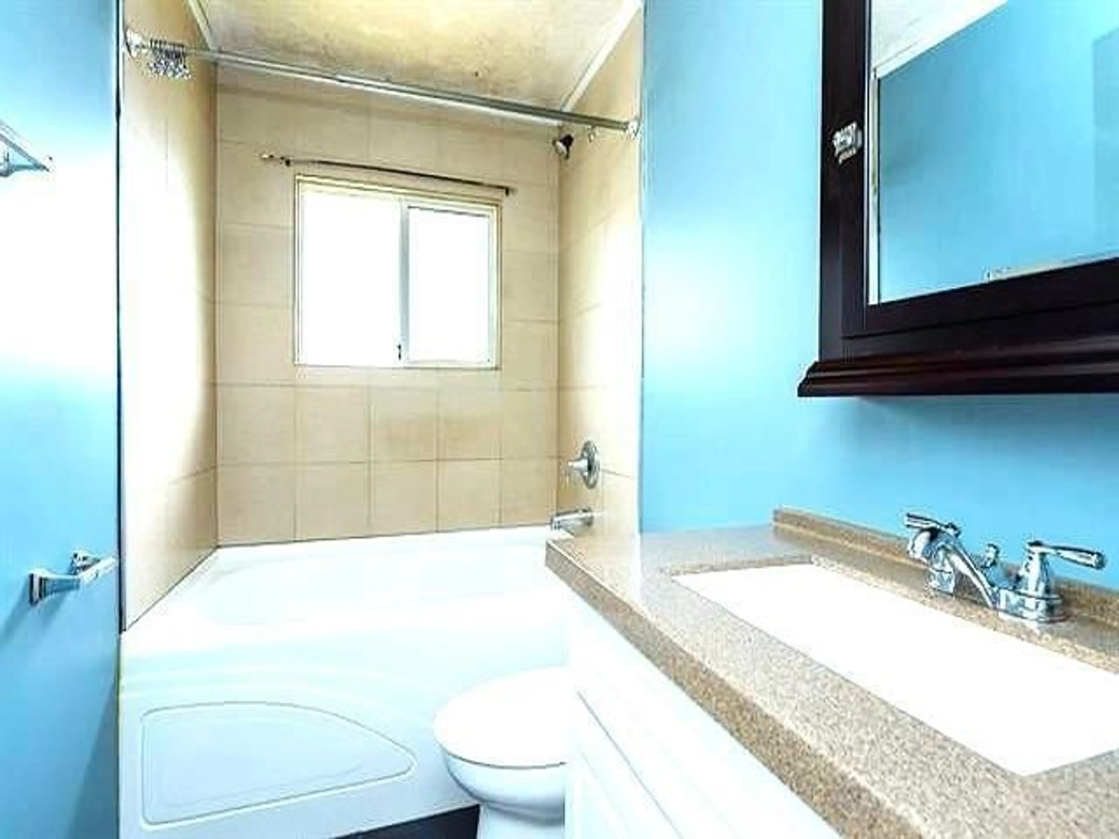 Standard bathroom, ceramic/tile floor for 2280 ALEXANDER, Abbotsford British Columbia V2S3W4