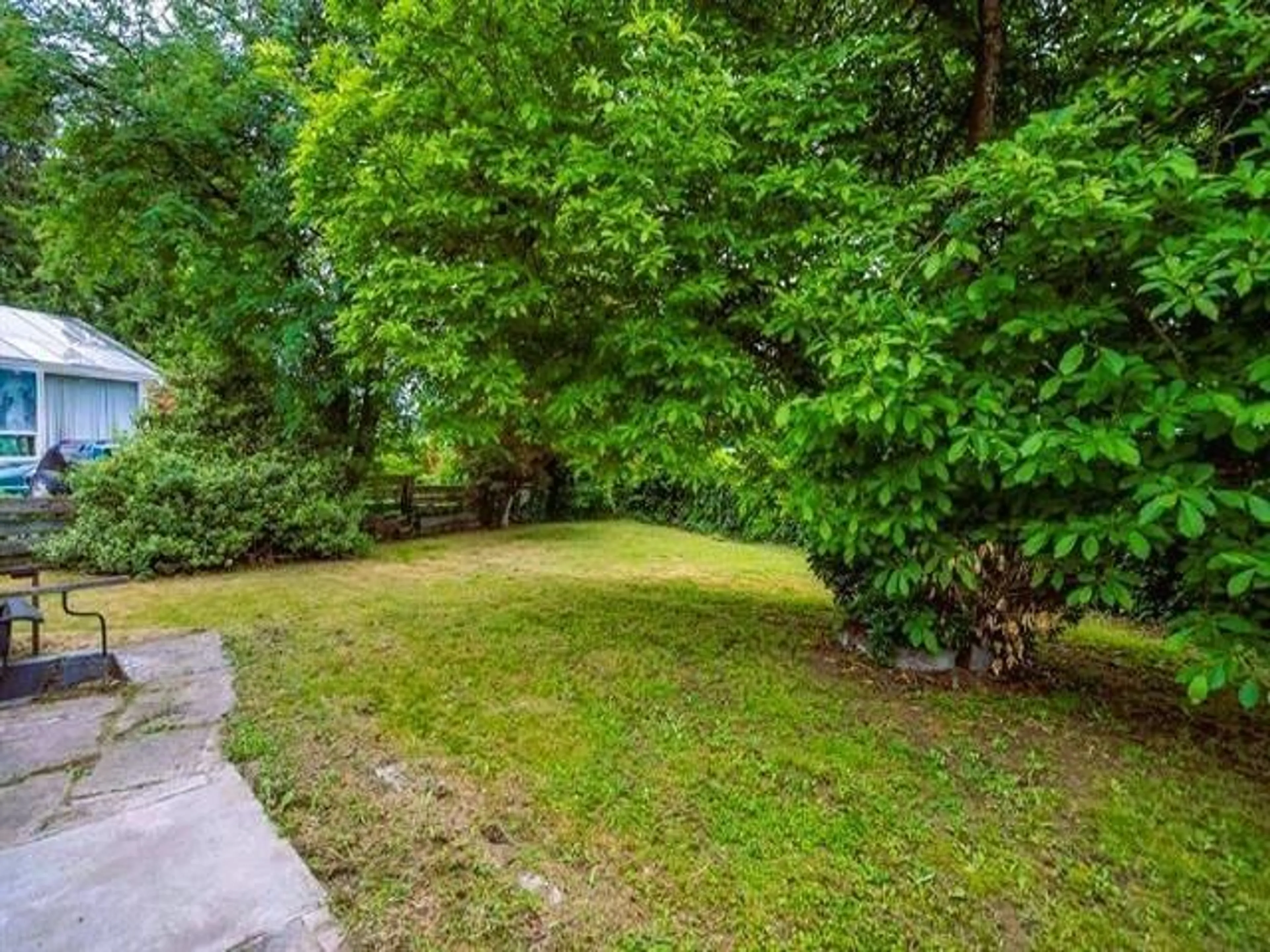 A pic from outside/outdoor area/front of a property/back of a property/a pic from drone, forest/trees view for 2280 ALEXANDER, Abbotsford British Columbia V2S3W4