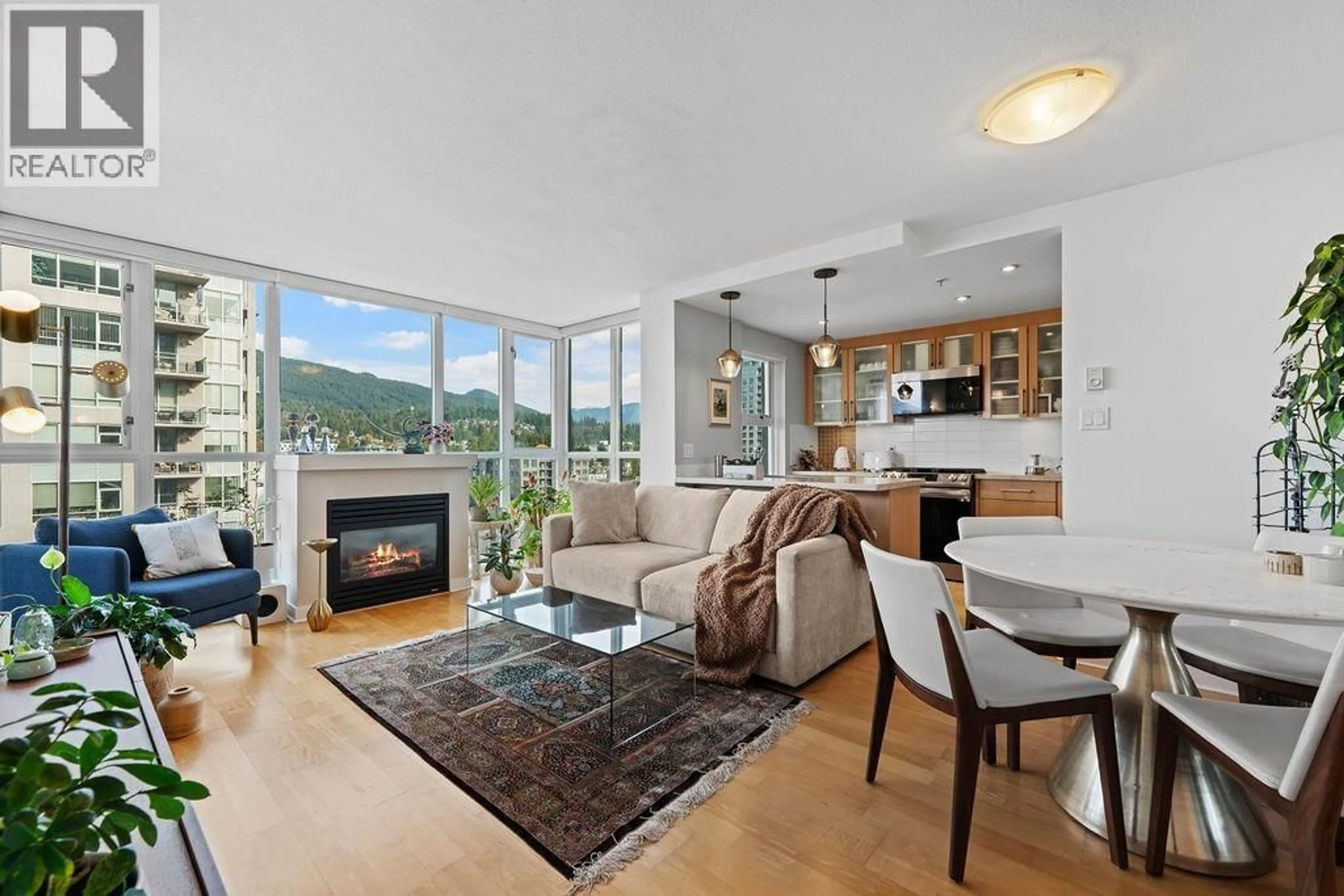 Living room with furniture, unknown for 1004 - 121 16TH STREET, North Vancouver British Columbia V7M3P4