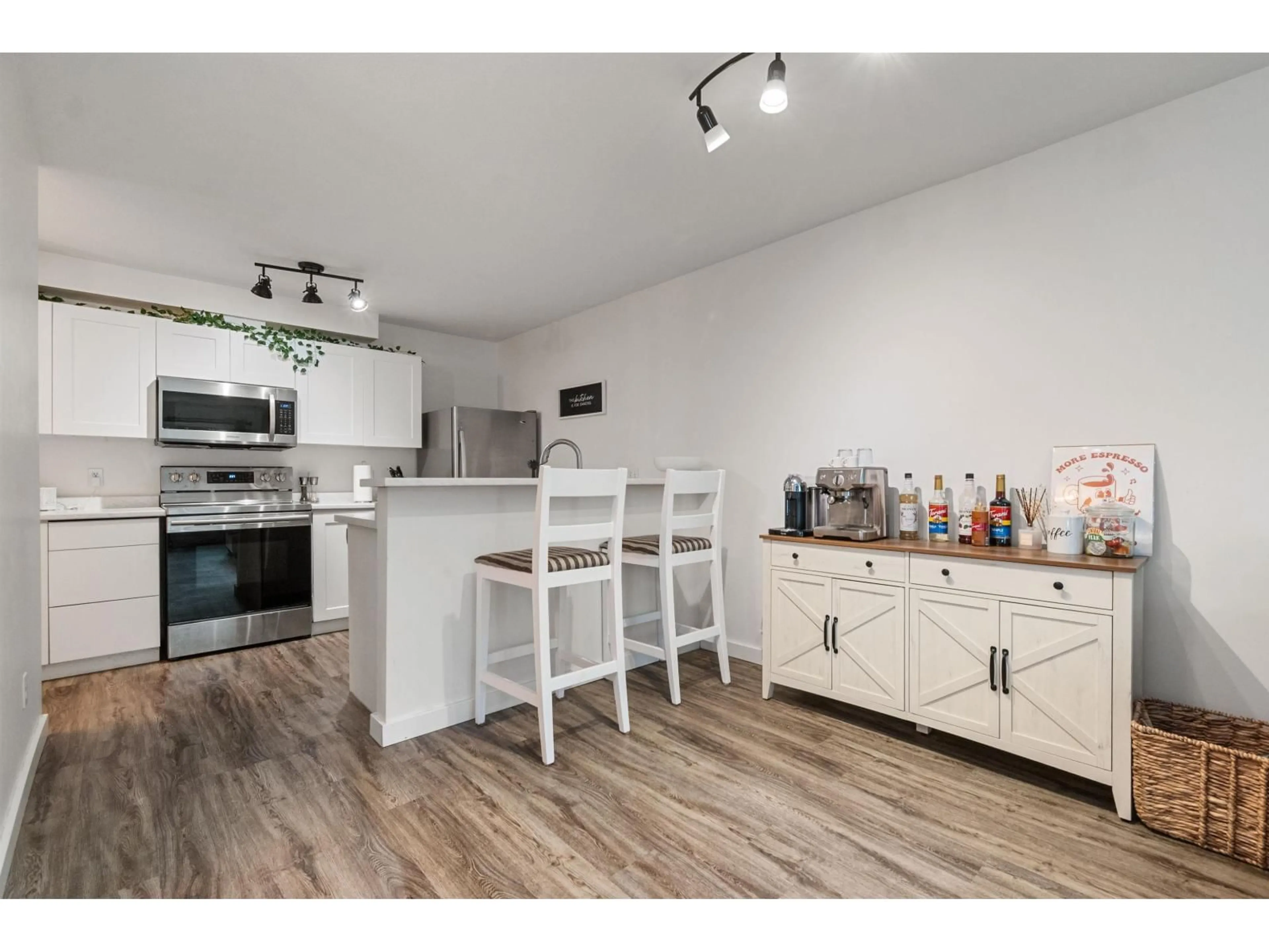 Open concept kitchen, wood/laminate floor for 120 - 7694 EVANS ROAD, Chilliwack British Columbia V2R3W3