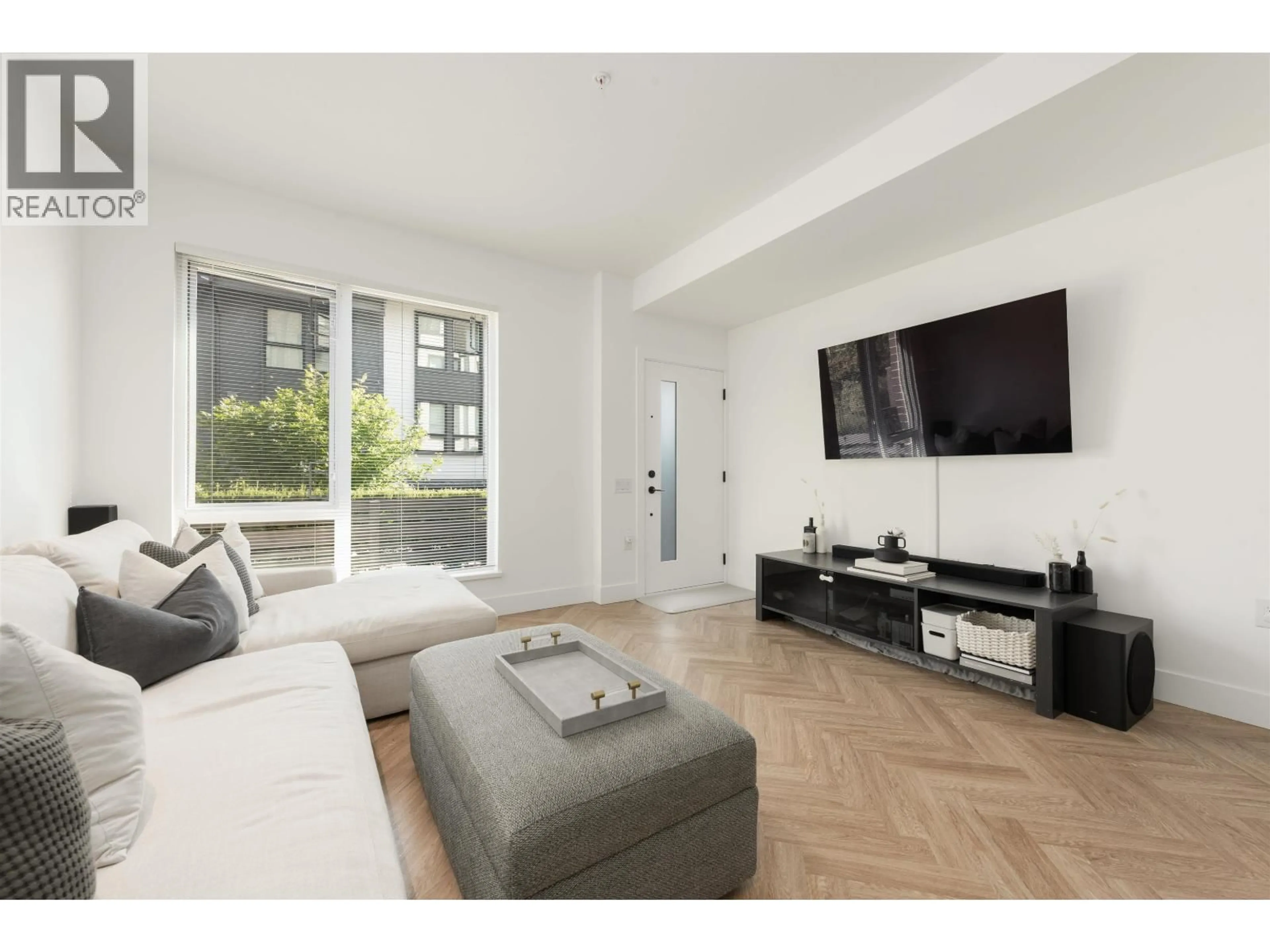 Living room with furniture, unknown for 3 - 9278 SLOPES MEWS, Burnaby British Columbia V5A0G1