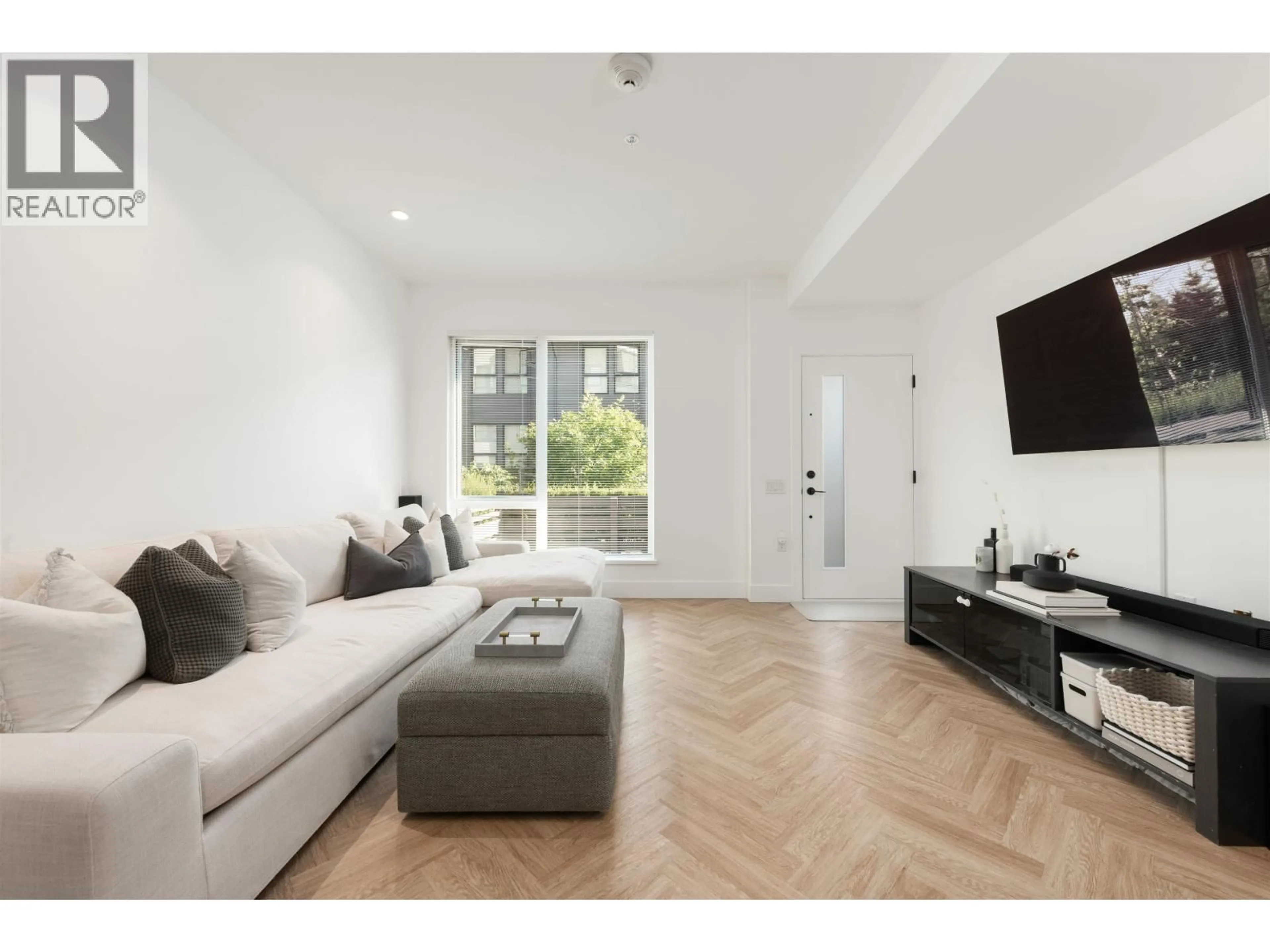 Living room with furniture, unknown for 3 - 9278 SLOPES MEWS, Burnaby British Columbia V5A0G1