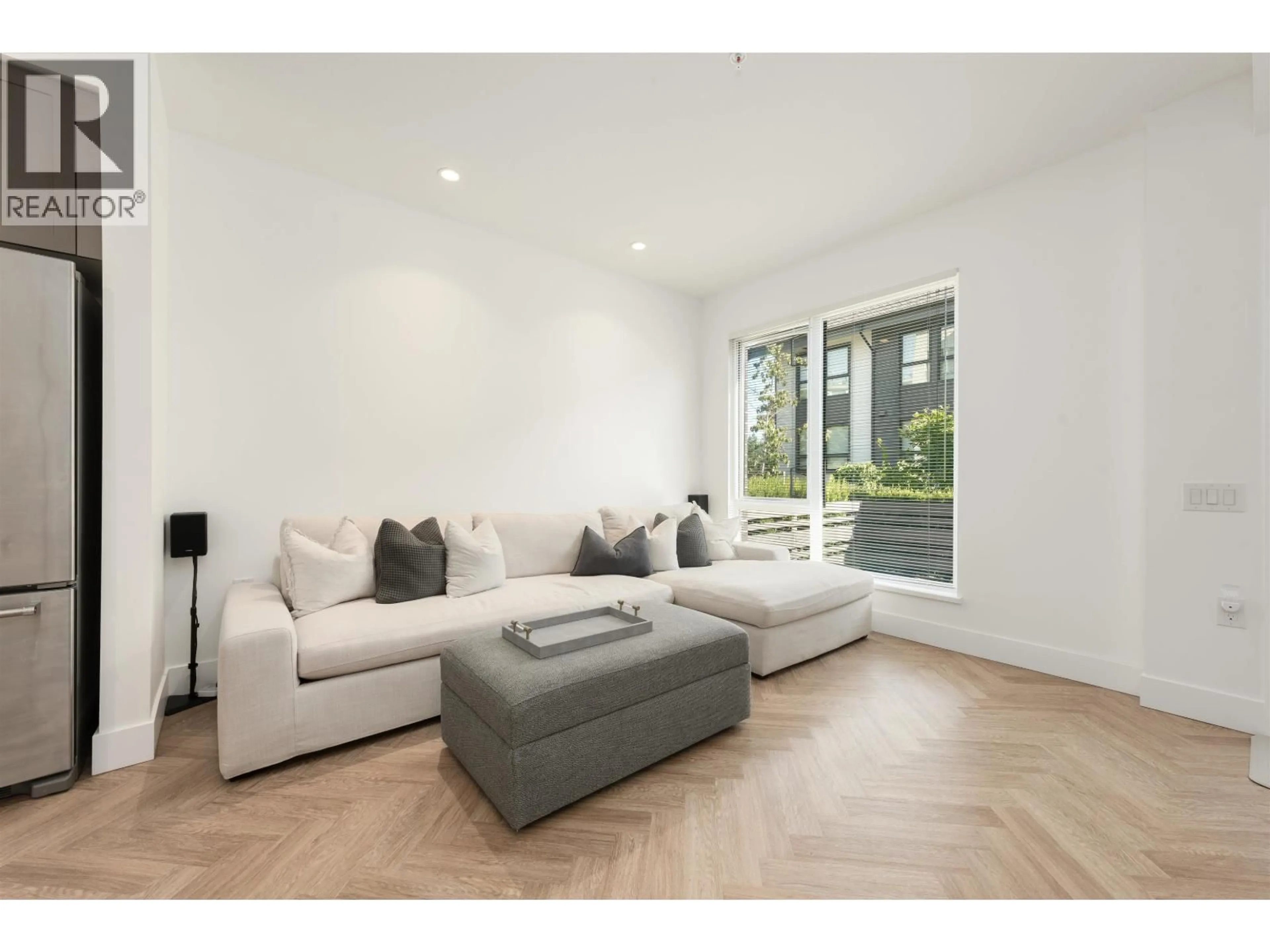 Living room with furniture, unknown for 3 - 9278 SLOPES MEWS, Burnaby British Columbia V5A0G1