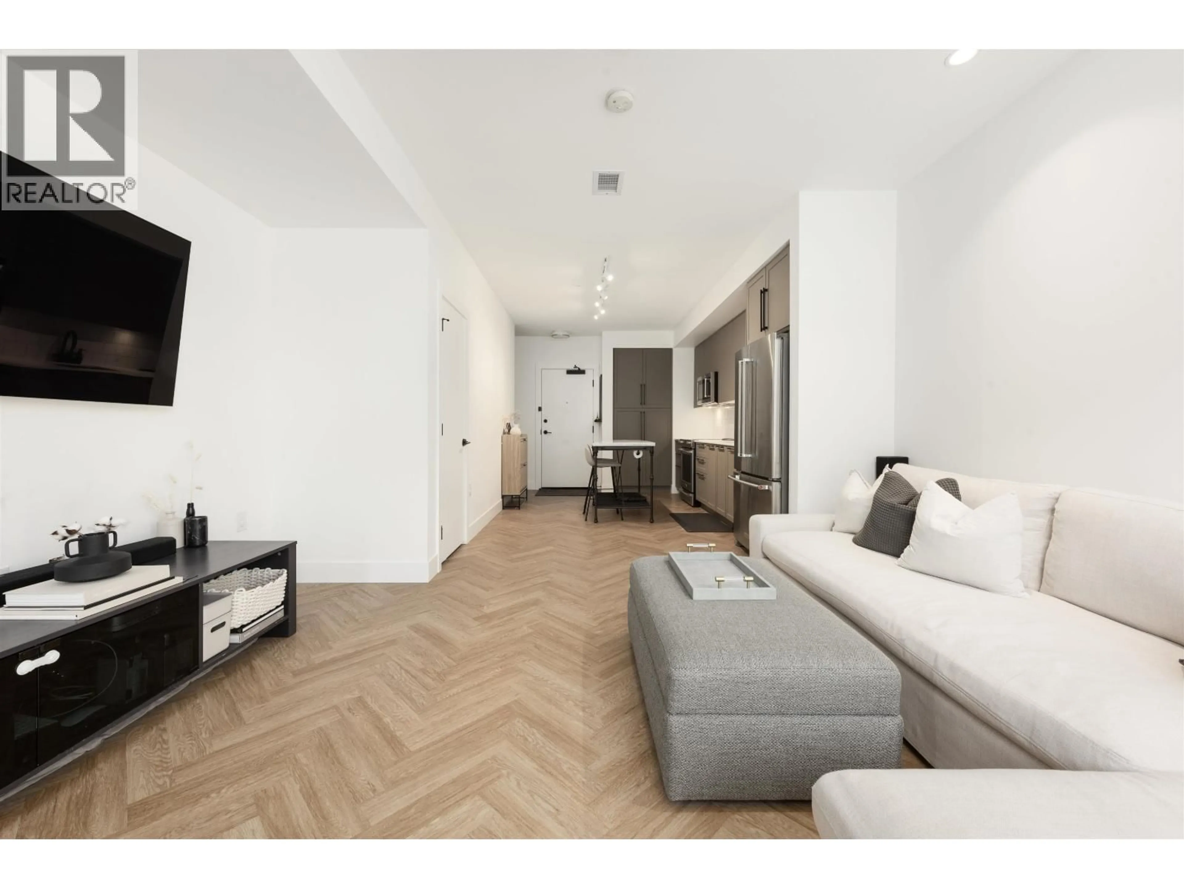 A pic of a room for 3 - 9278 SLOPES MEWS, Burnaby British Columbia V5A0G1