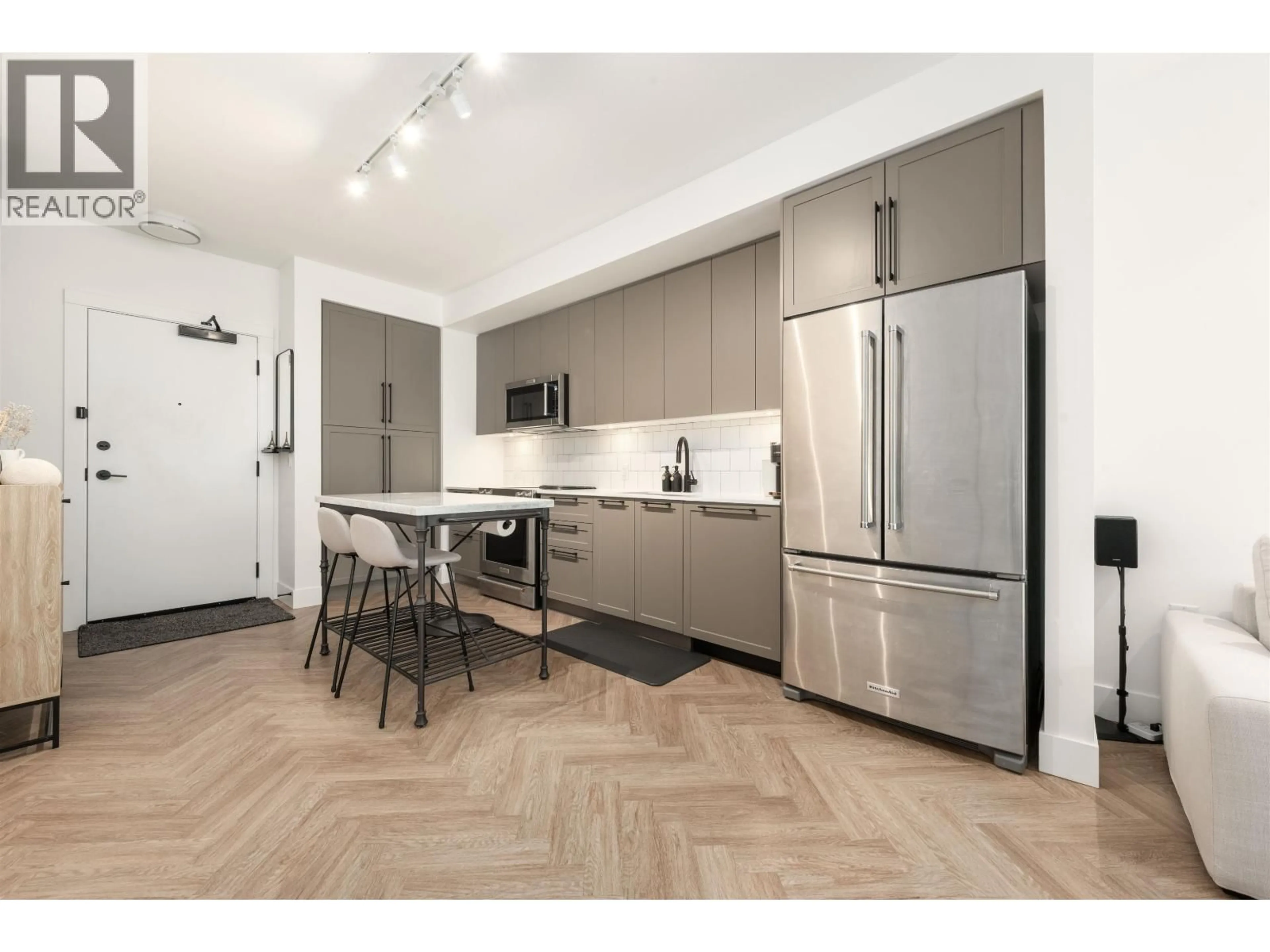 Open concept kitchen, unknown for 3 - 9278 SLOPES MEWS, Burnaby British Columbia V5A0G1