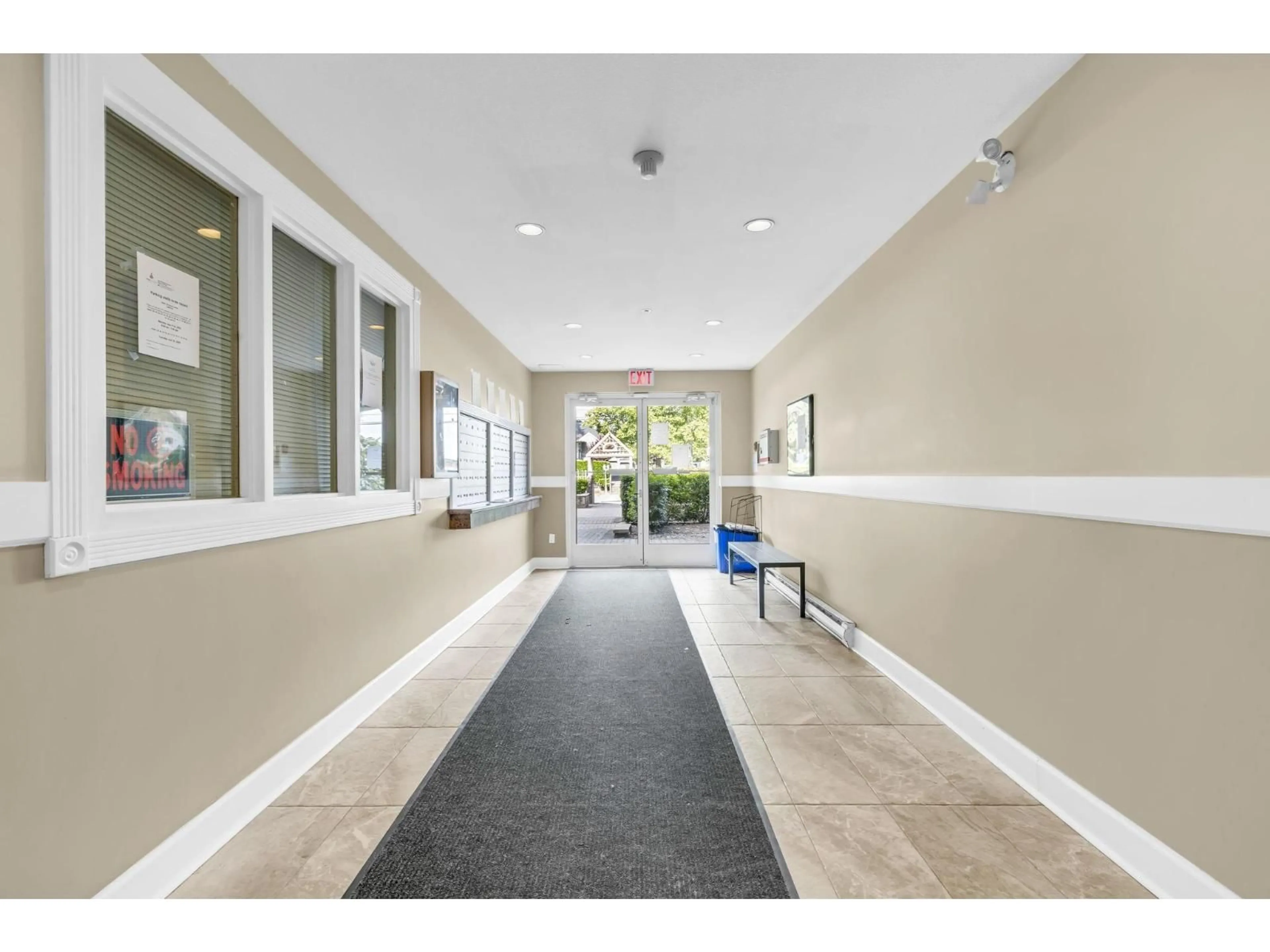 Indoor foyer for 110 - 10082 132 STREET, Surrey British Columbia V3T5V3