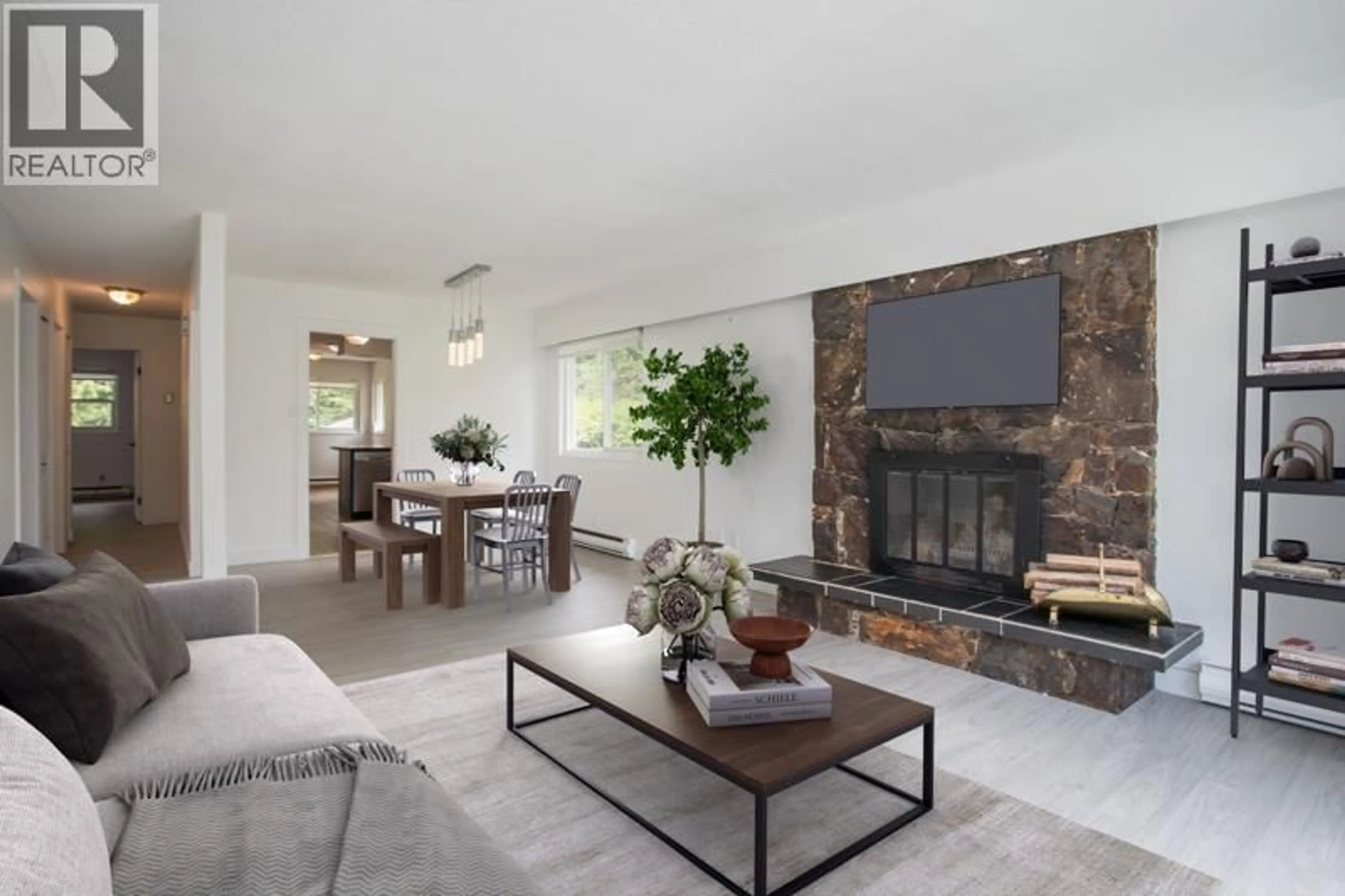 Living room with furniture, unknown for 1564 HOPE ROAD, North Vancouver British Columbia V7P1W9