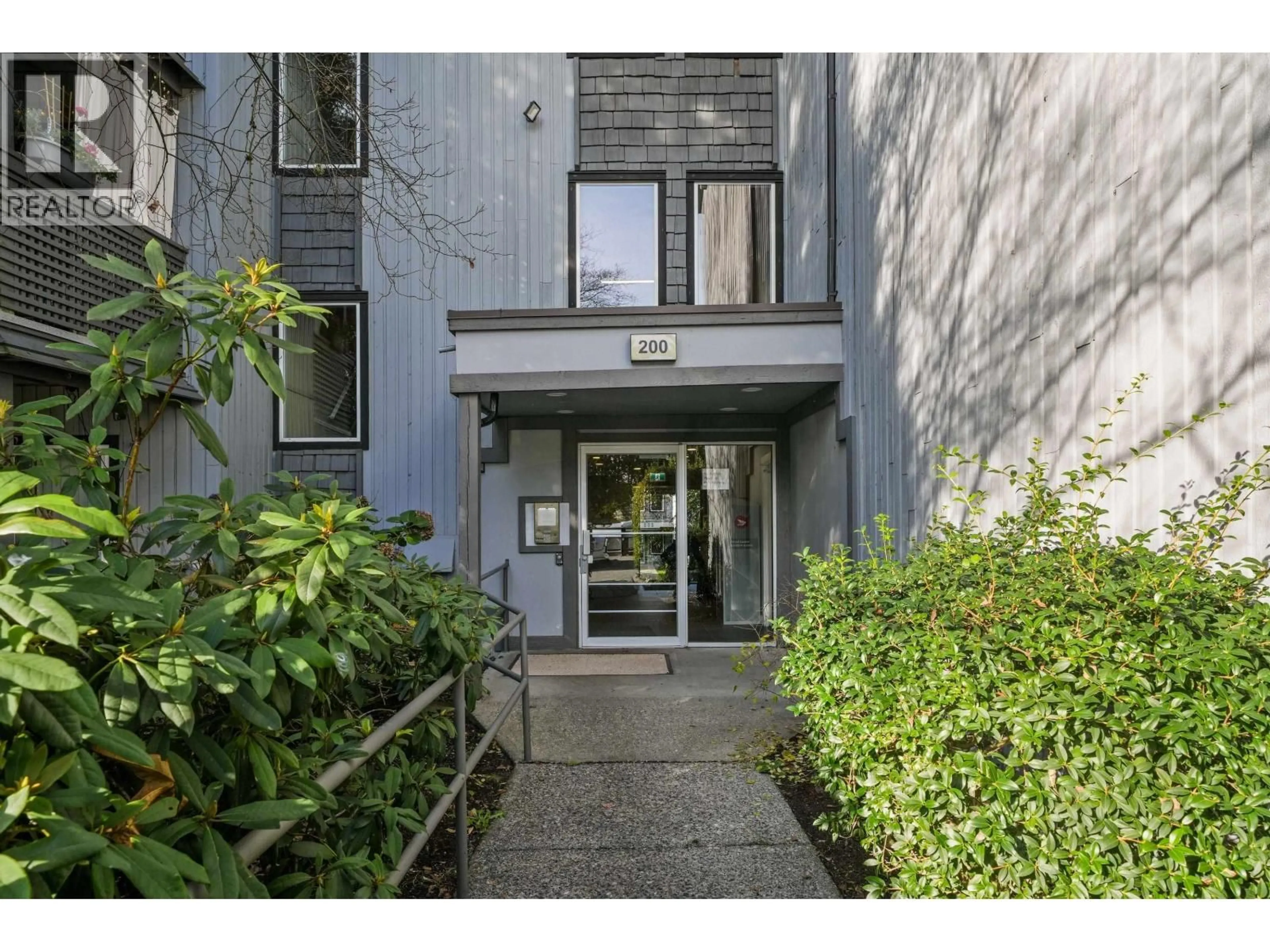 Indoor foyer for 148 - 200 WESTHILL PLACE, Port Moody British Columbia V3H1V2