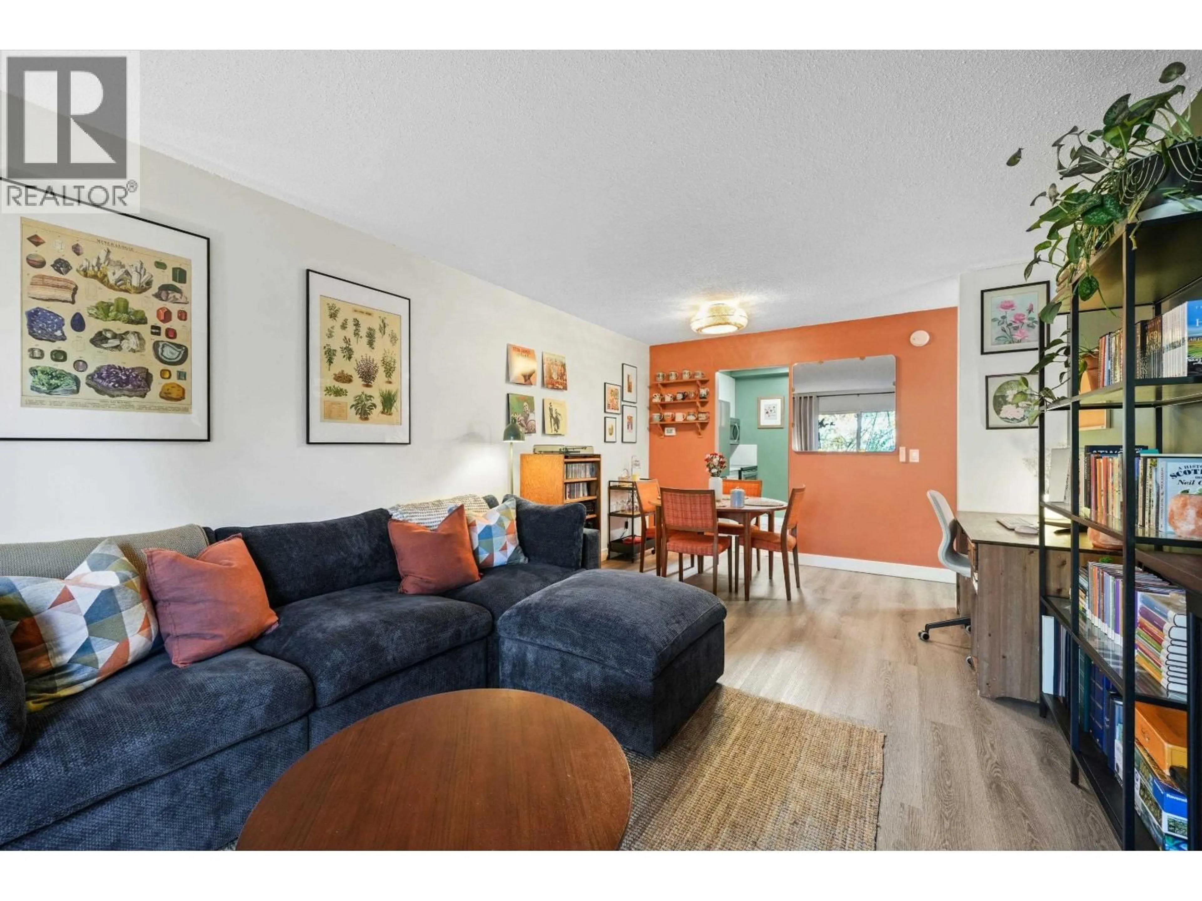 Living room with furniture, wood/laminate floor for 148 - 200 WESTHILL PLACE, Port Moody British Columbia V3H1V2