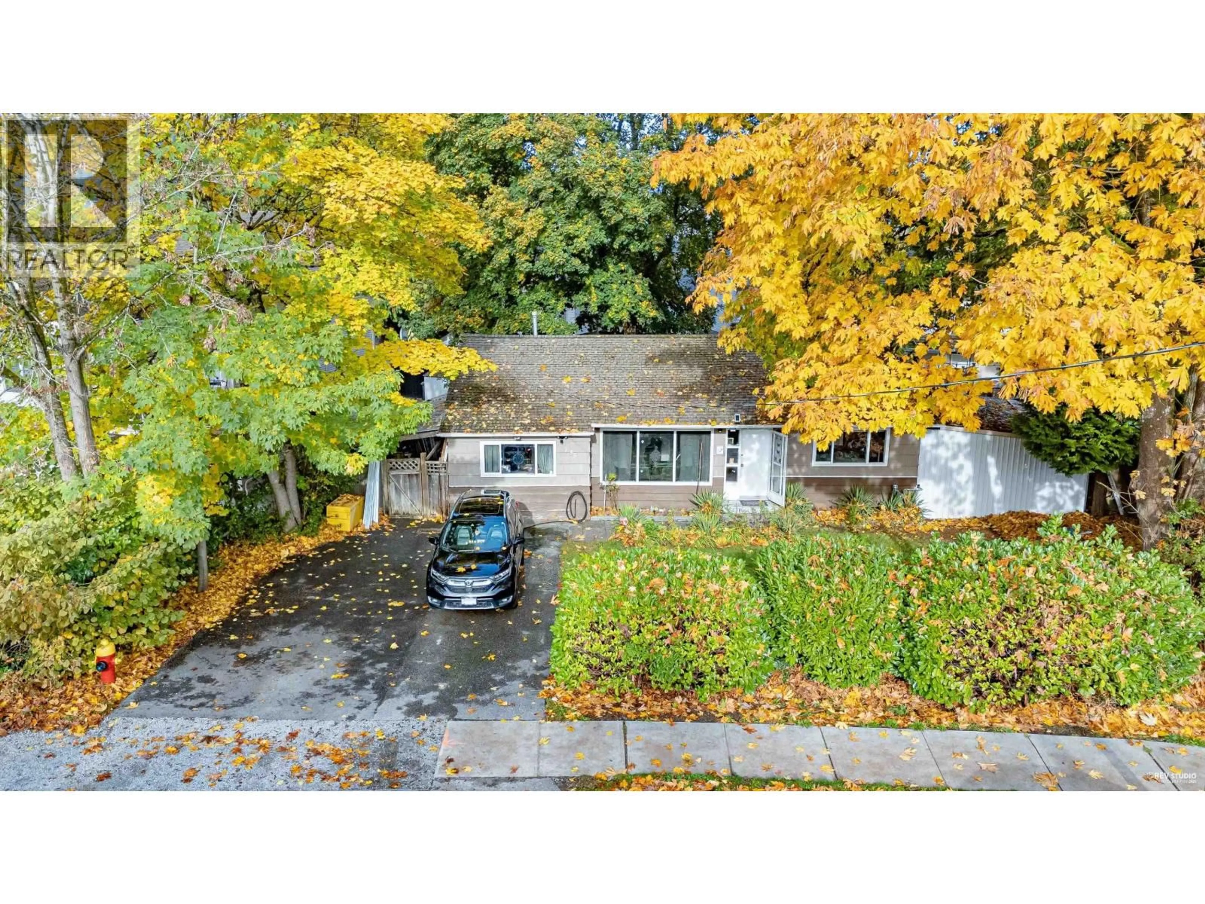 A pic from outside/outdoor area/front of a property/back of a property/a pic from drone, street for 735 LEA AVENUE, Coquitlam British Columbia V3J4H4