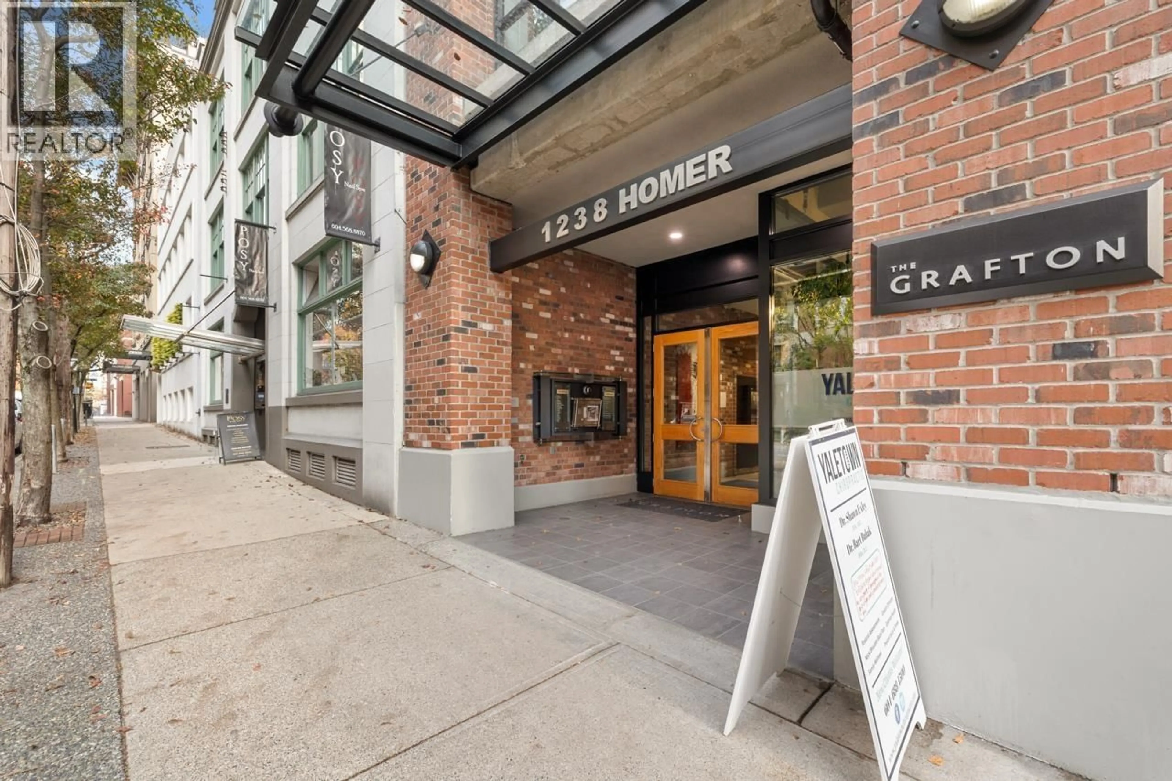 Indoor foyer for 401 - 1238 HOMER STREET, Vancouver British Columbia V6B2Y5