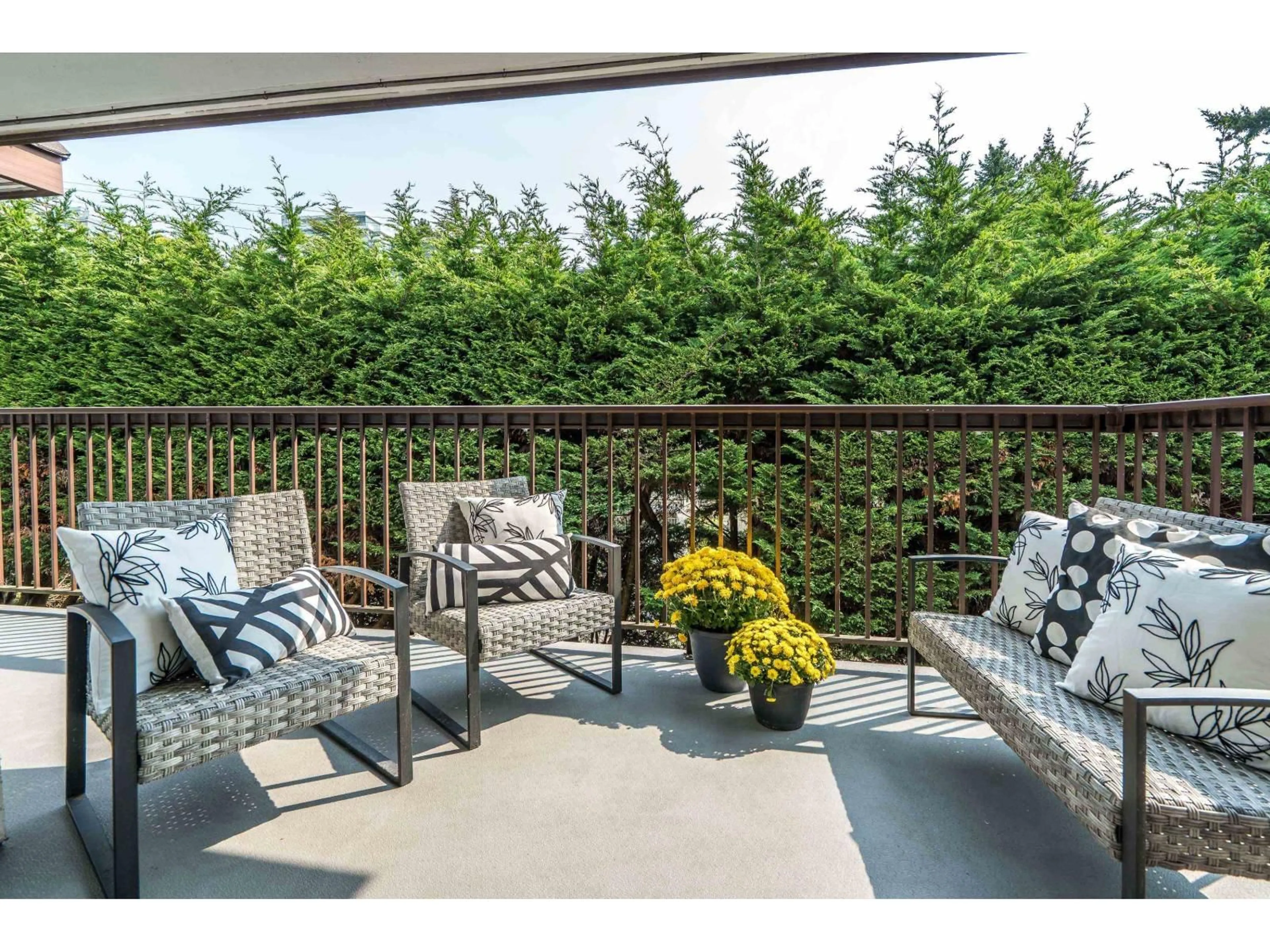 Patio, unknown for 303 - 1360 MARTIN, White Rock British Columbia V4B3W5