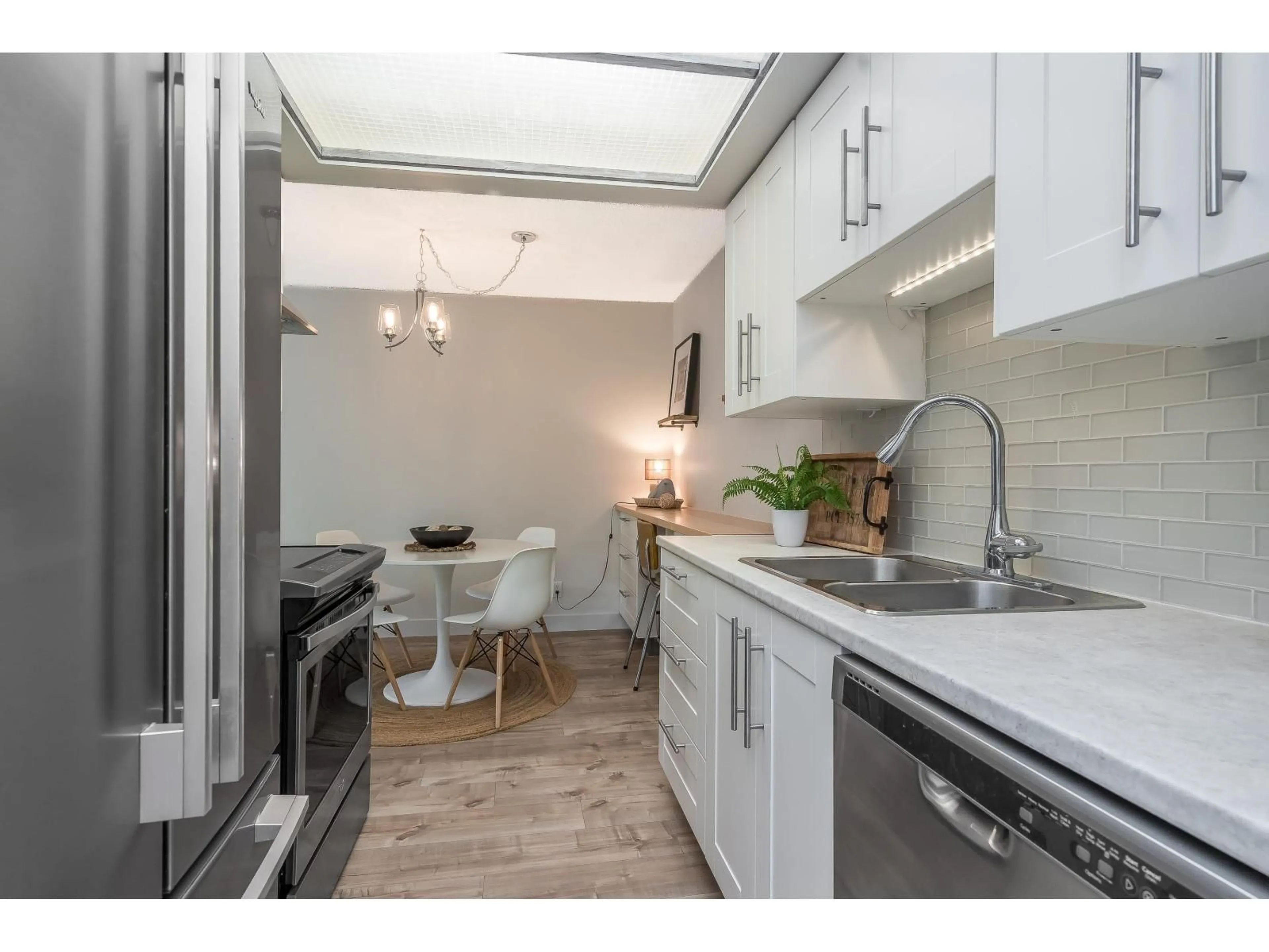 Open concept kitchen, unknown for 303 - 1360 MARTIN, White Rock British Columbia V4B3W5