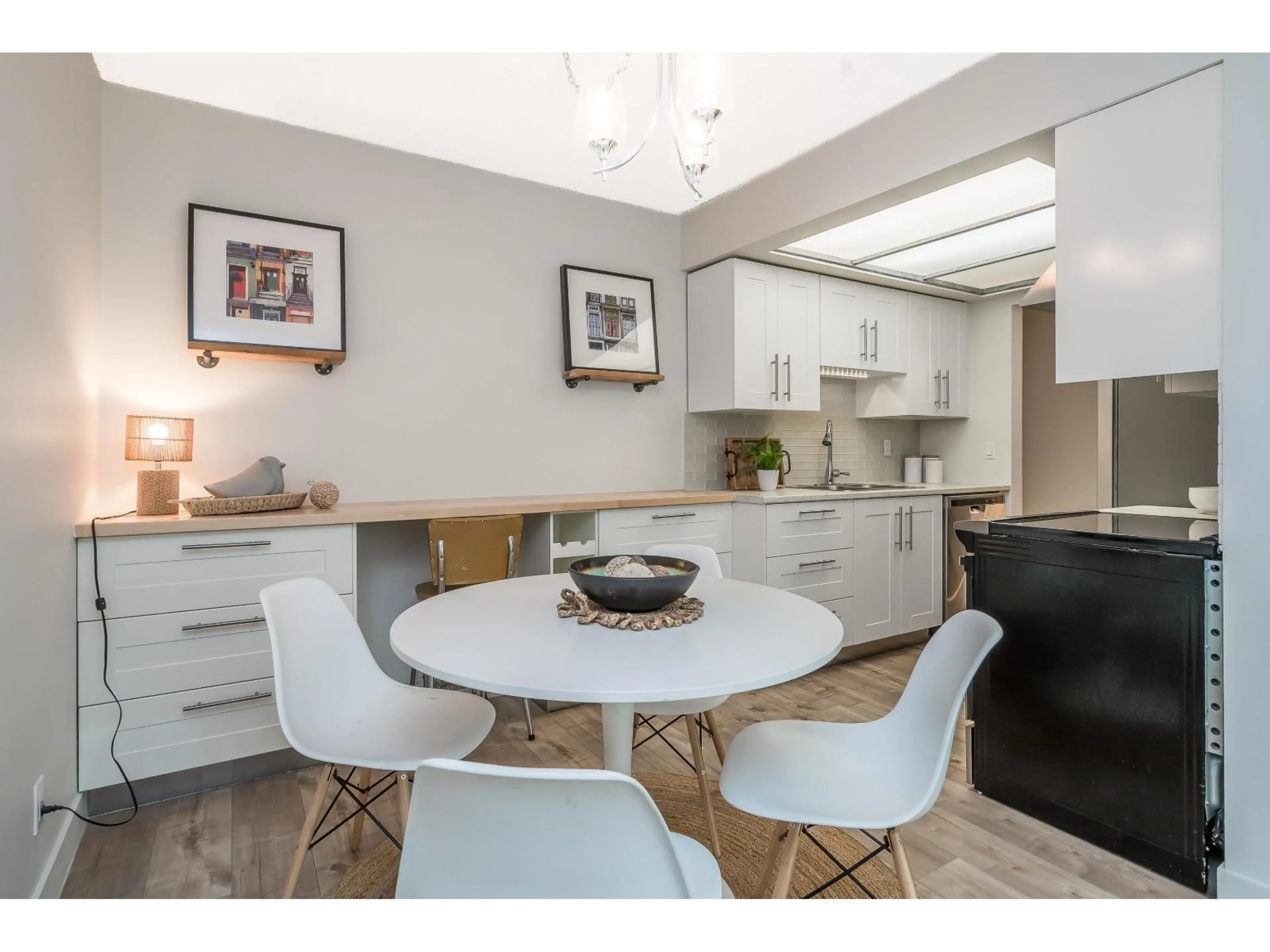 Open concept kitchen, unknown for 303 - 1360 MARTIN, White Rock British Columbia V4B3W5