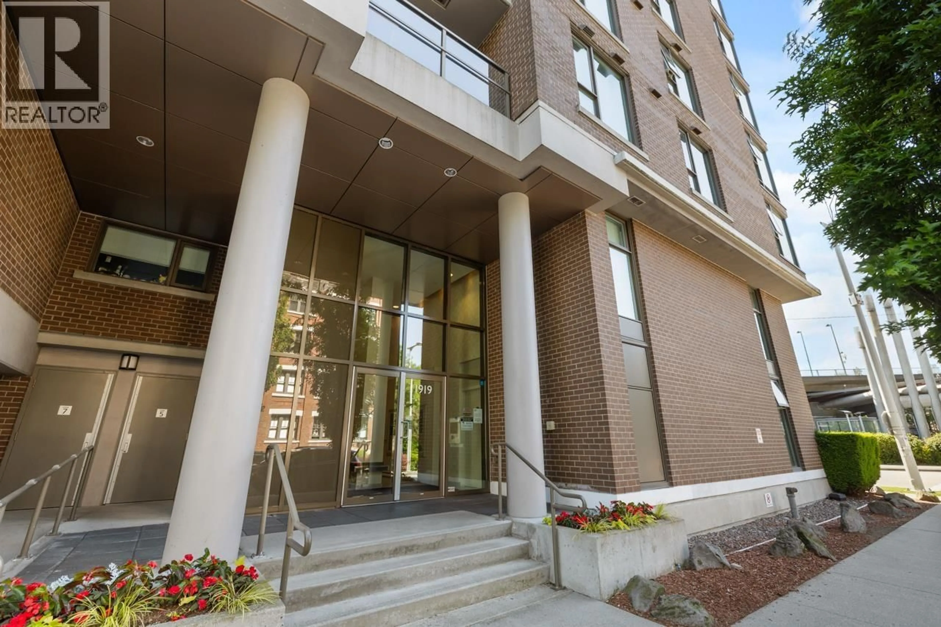 Indoor foyer for 509 - 1919 WYLIE STREET, Vancouver British Columbia V5Y0E7