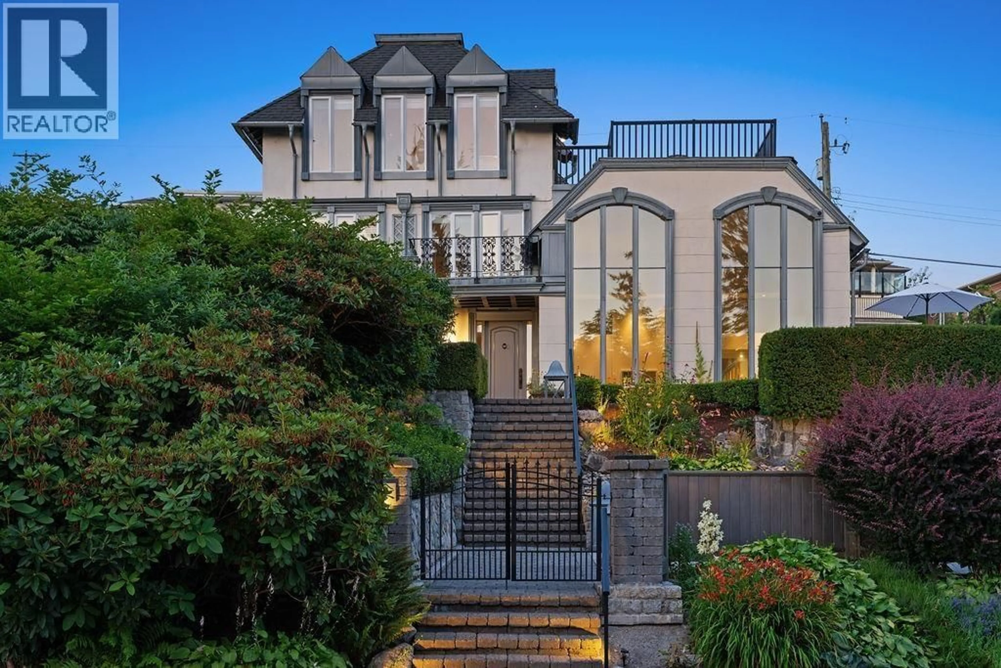 Unknown for 284 SANDRINGHAM CRESCENT, North Vancouver British Columbia V7N2R8