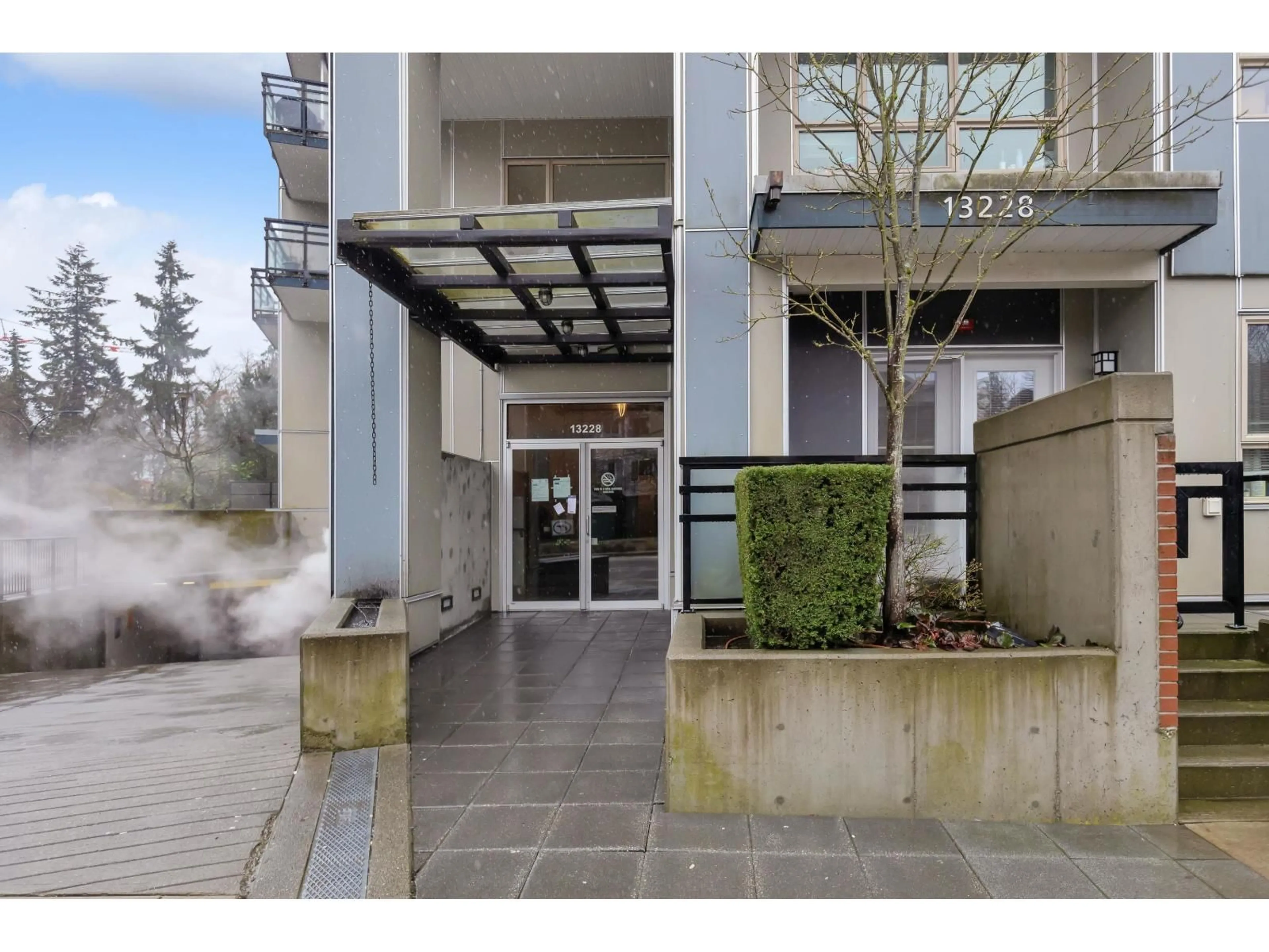 Indoor foyer for 420 - 13228 OLD YALE ROAD, Surrey British Columbia V3T0K3