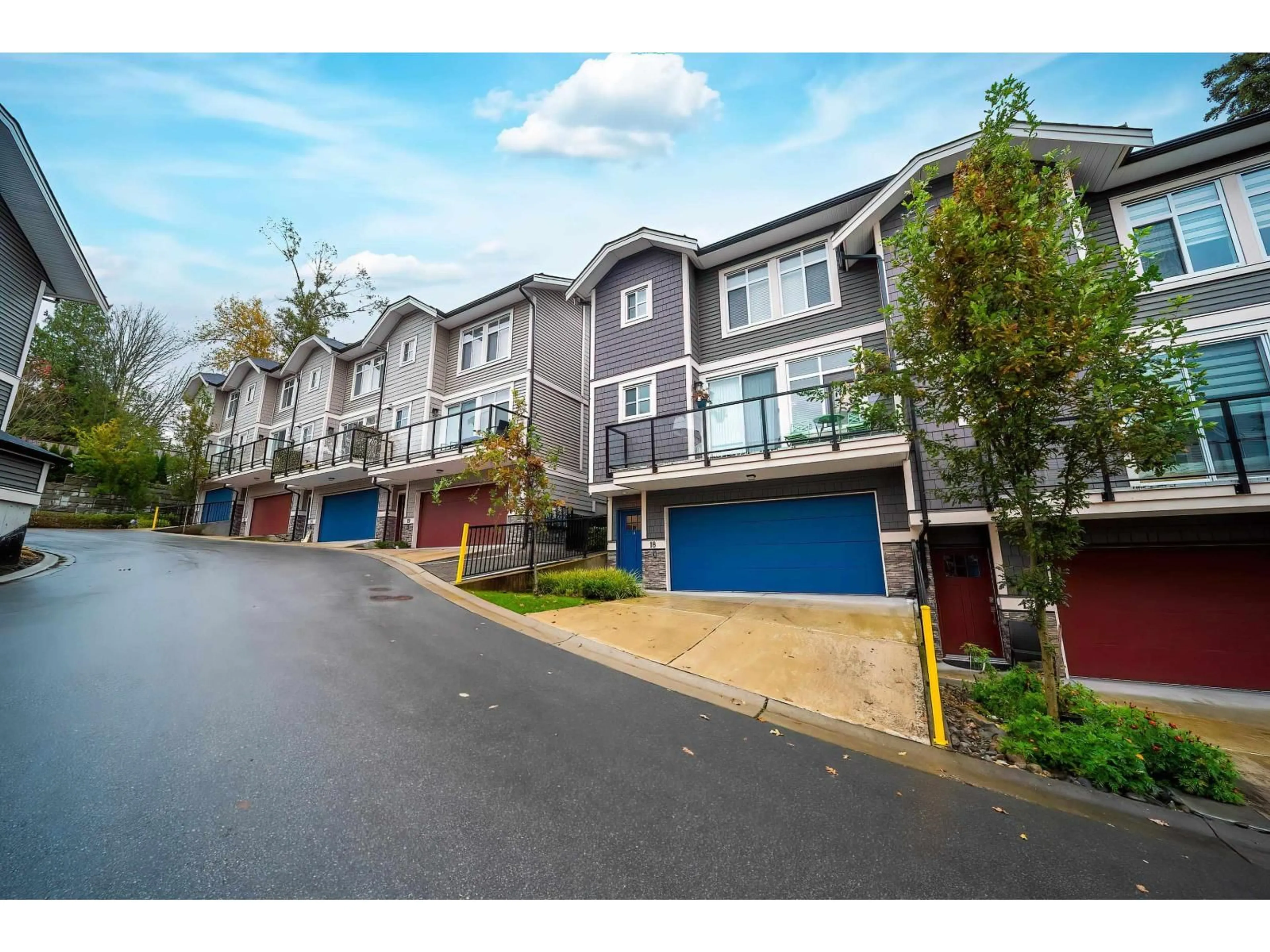 A pic from outside/outdoor area/front of a property/back of a property/a pic from drone, street for 18 - 10488 124, Surrey British Columbia V3V0E9