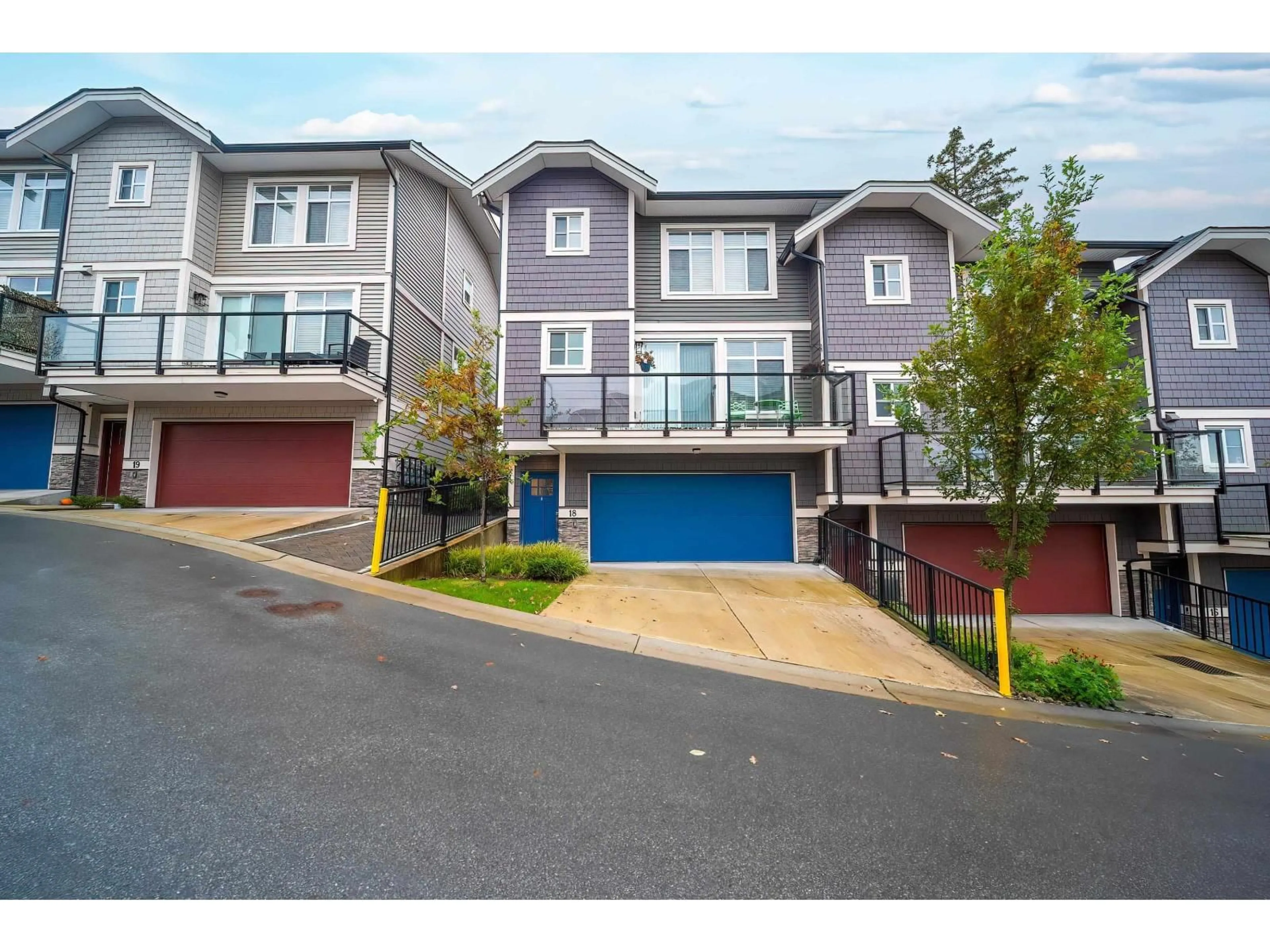 A pic from outside/outdoor area/front of a property/back of a property/a pic from drone, street for 18 - 10488 124, Surrey British Columbia V3V0E9