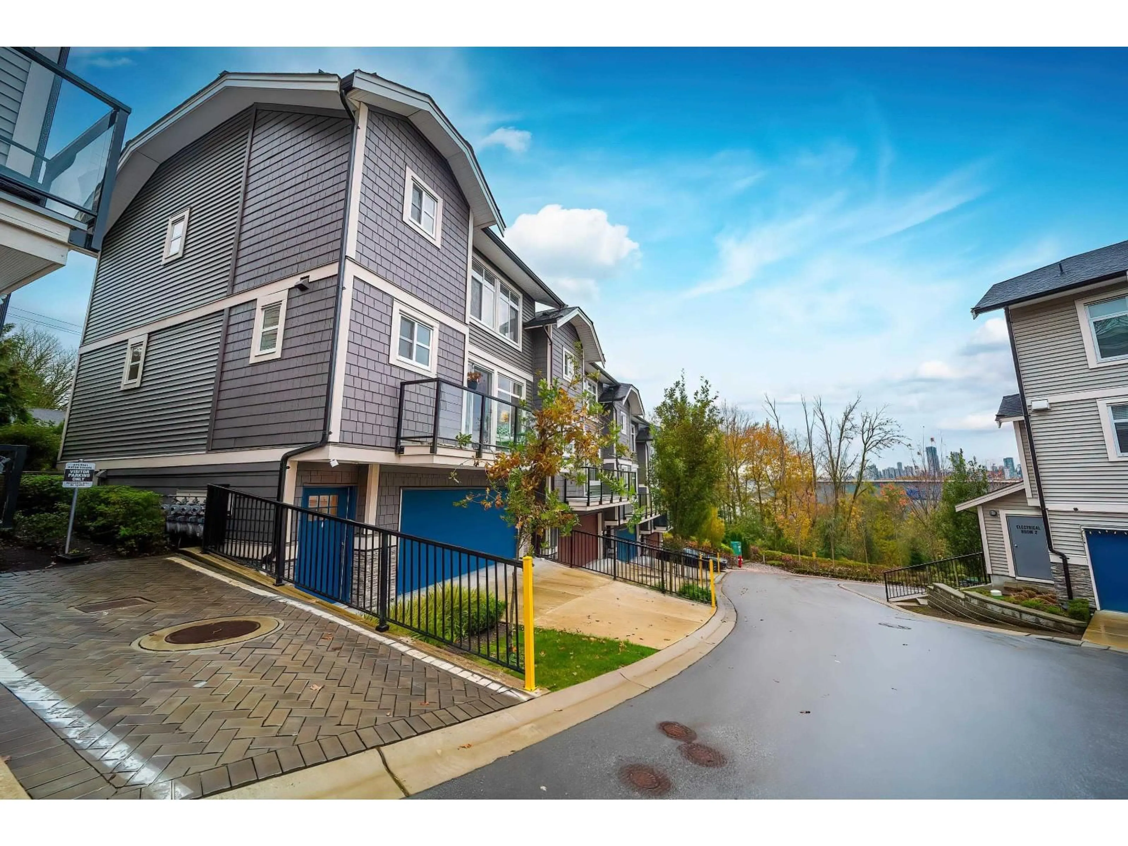 A pic from outside/outdoor area/front of a property/back of a property/a pic from drone, unknown for 18 - 10488 124, Surrey British Columbia V3V0E9