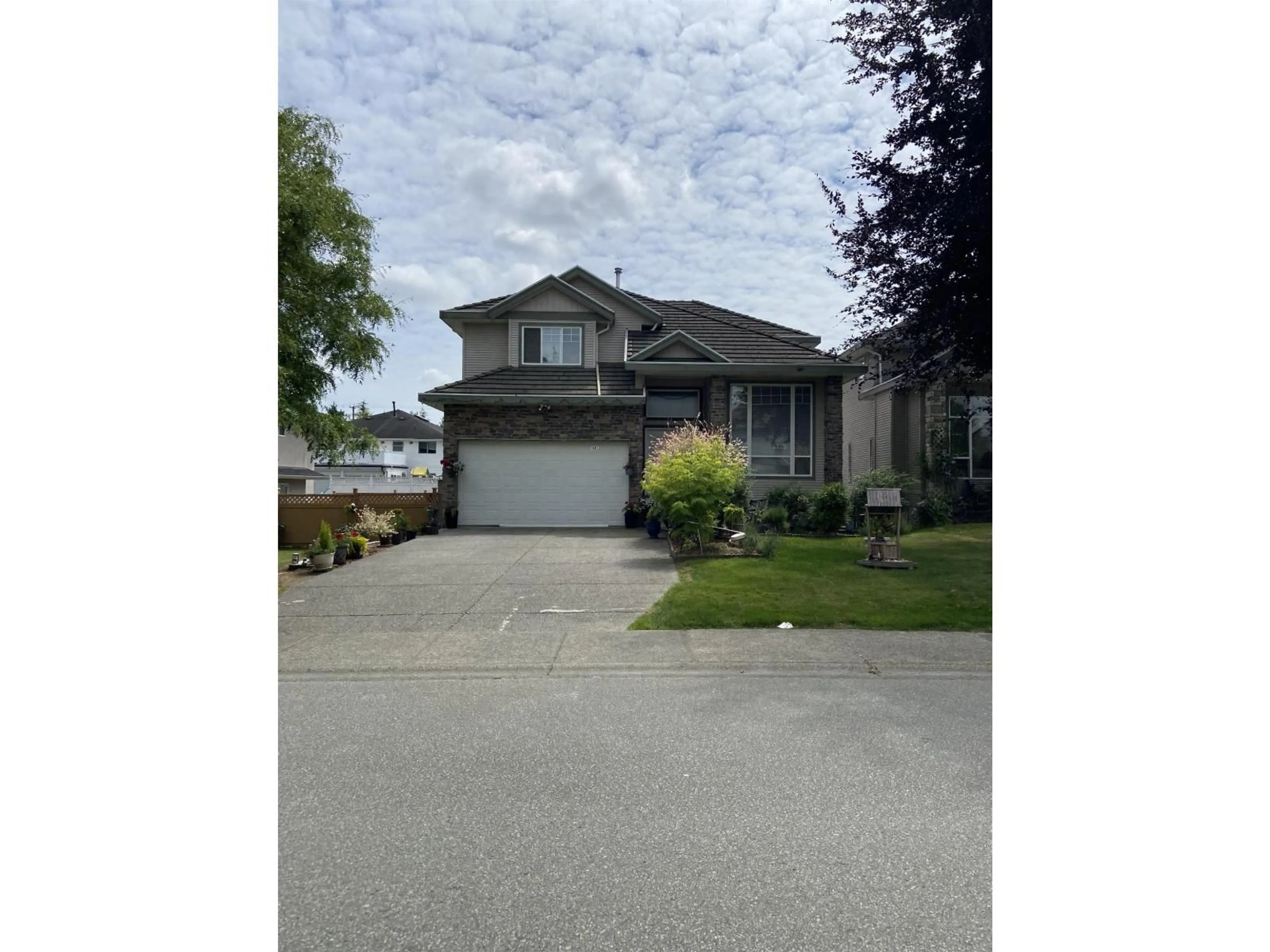 A pic from outside/outdoor area/front of a property/back of a property/a pic from drone, street for 16072 96A, Surrey British Columbia V4N3K8