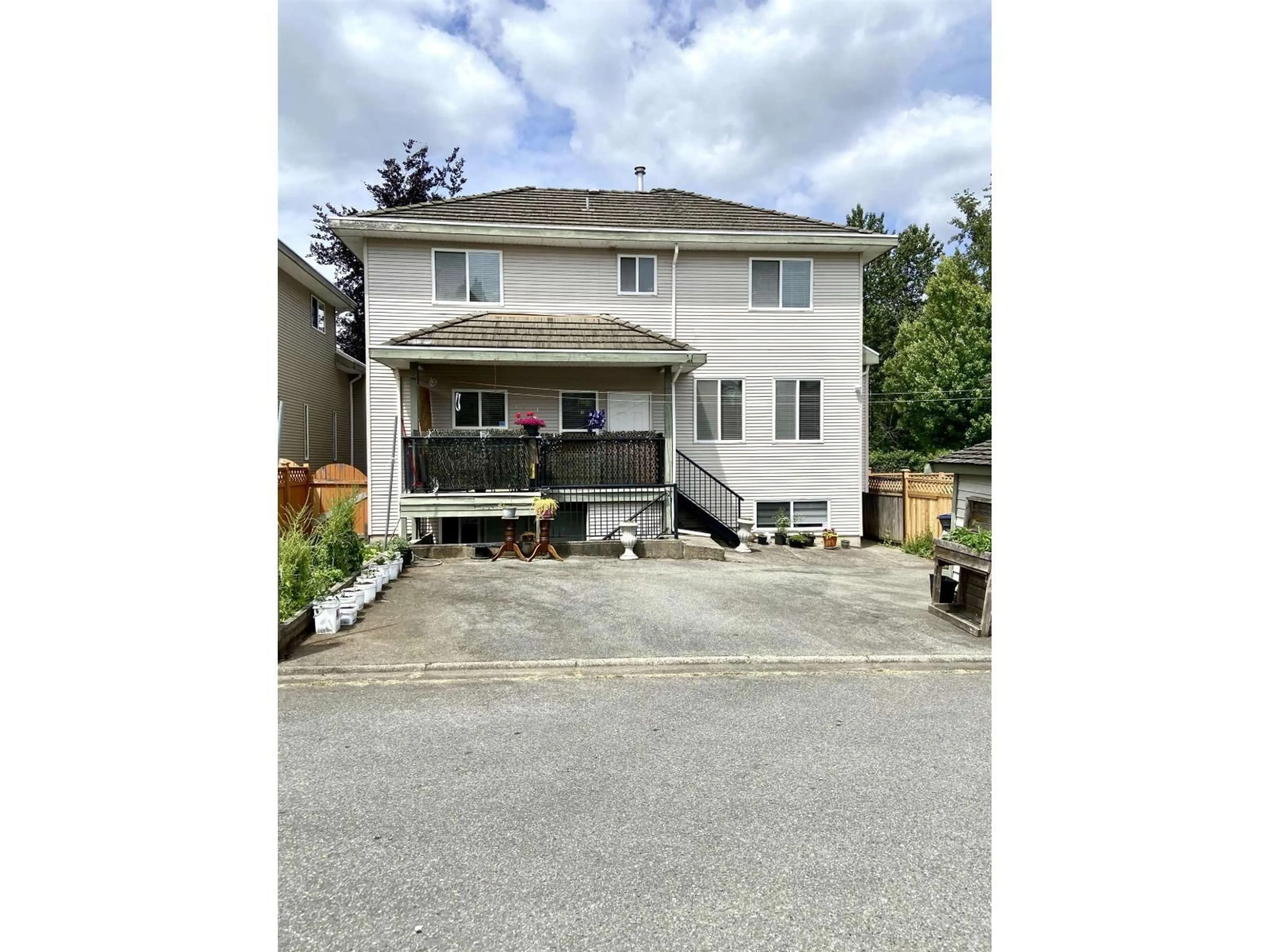 A pic from outside/outdoor area/front of a property/back of a property/a pic from drone, street for 16072 96A, Surrey British Columbia V4N3K8