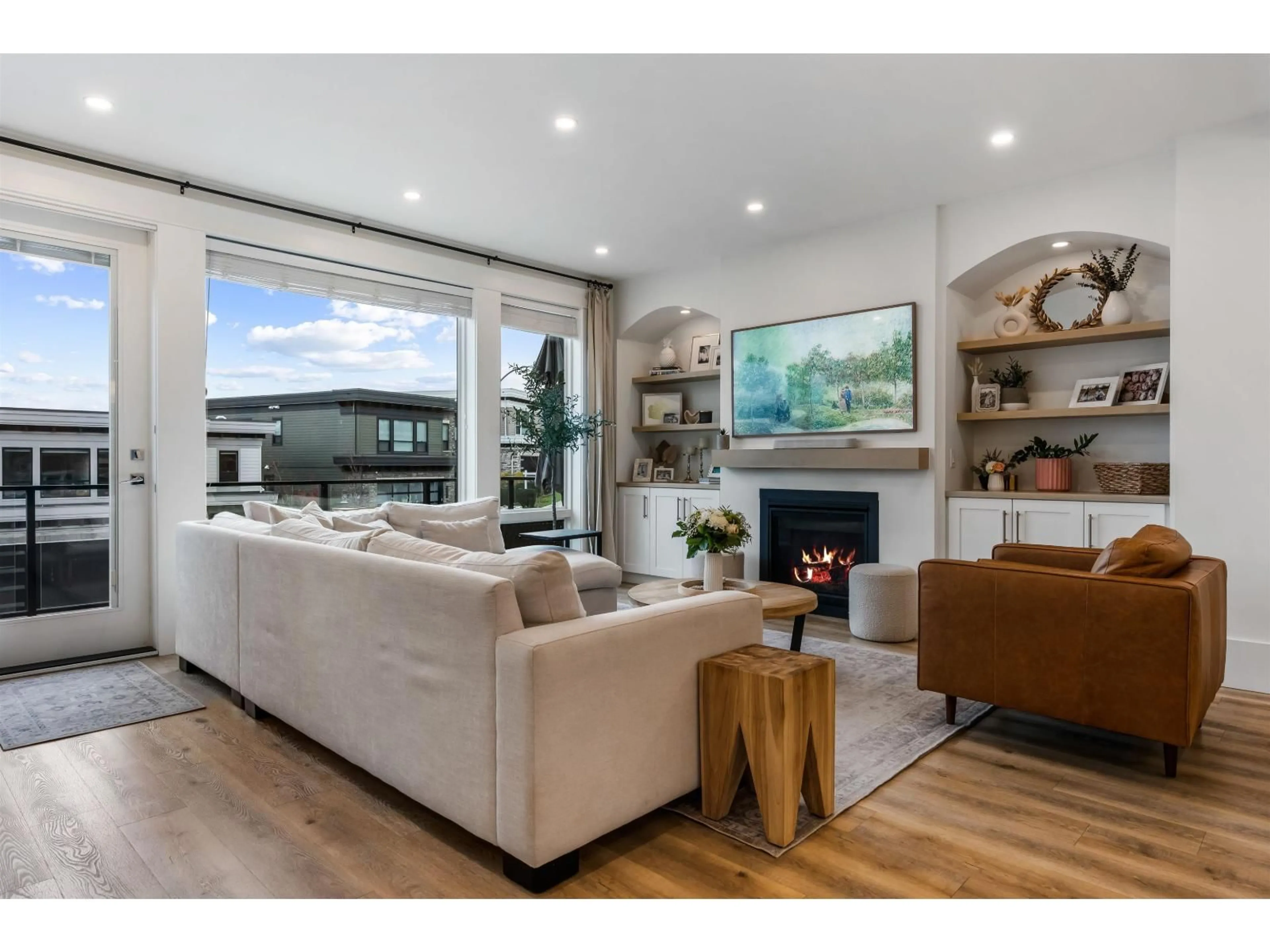 Living room with furniture, wood/laminate floor for 35935 TIMBERLANE, Abbotsford British Columbia V3G0H5