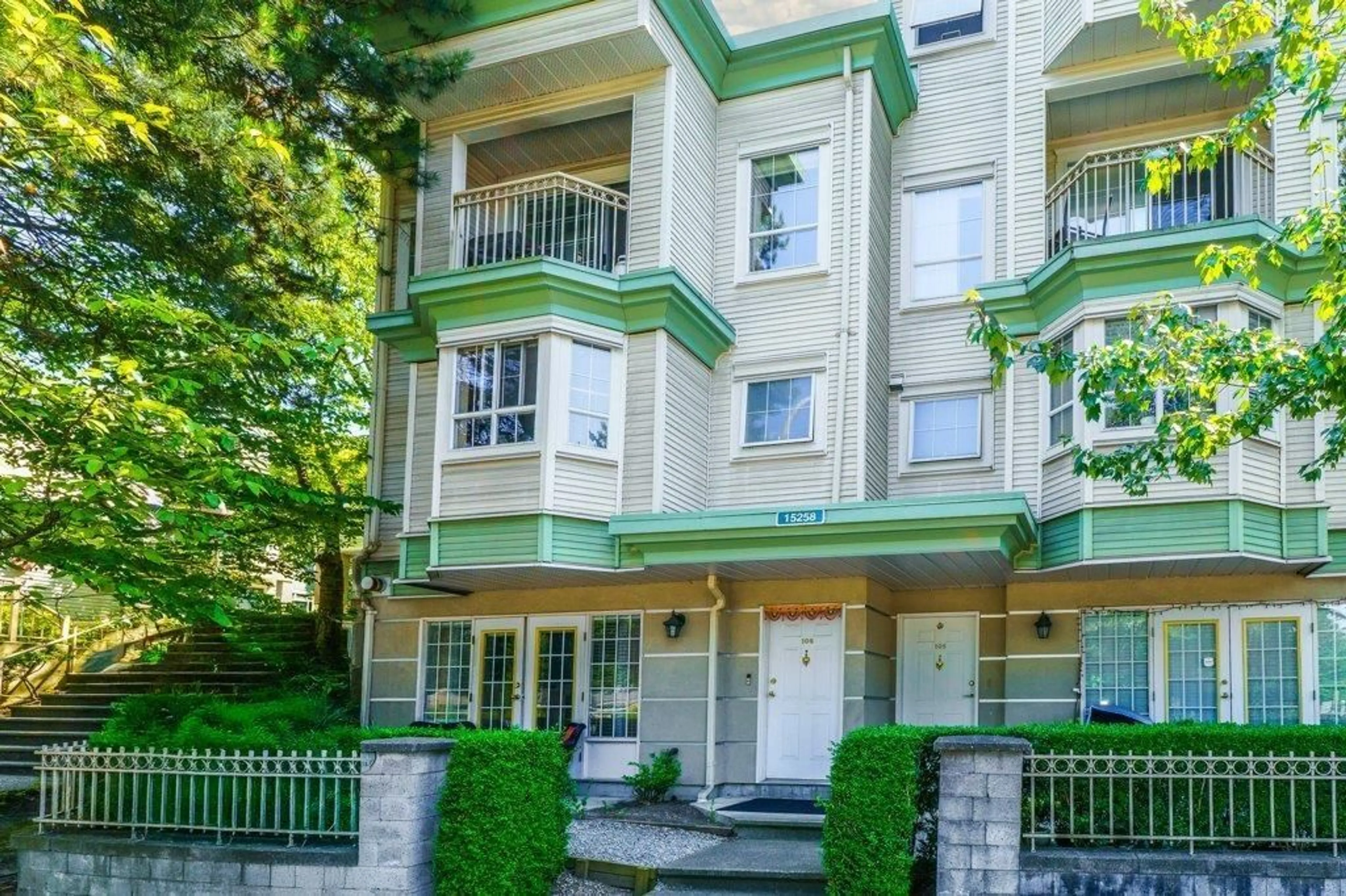 Patio, street for 106 - 15258 105, Surrey British Columbia V3R0W8