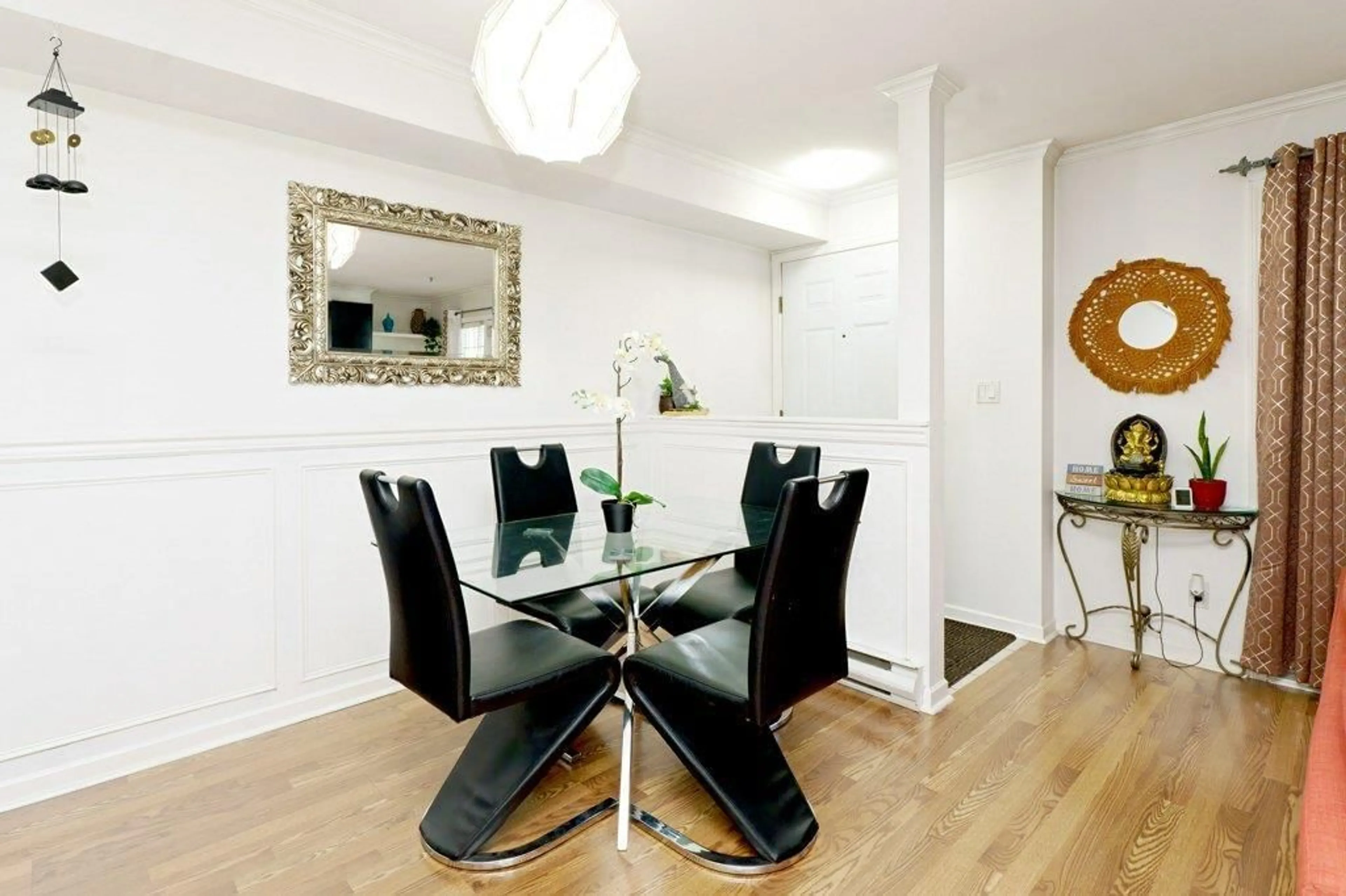 Dining room, wood/laminate floor for 106 - 15258 105, Surrey British Columbia V3R0W8