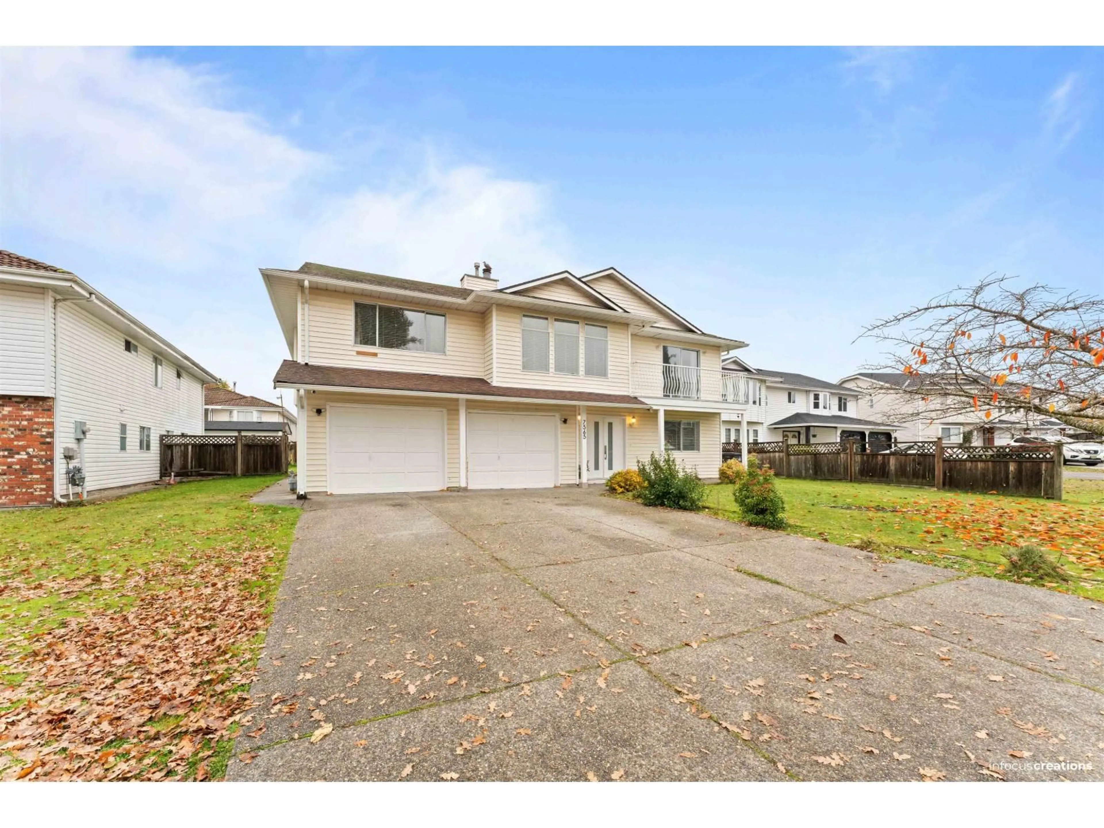 Home with vinyl exterior material, street for 7565 123A STREET, Surrey British Columbia V3W9P6