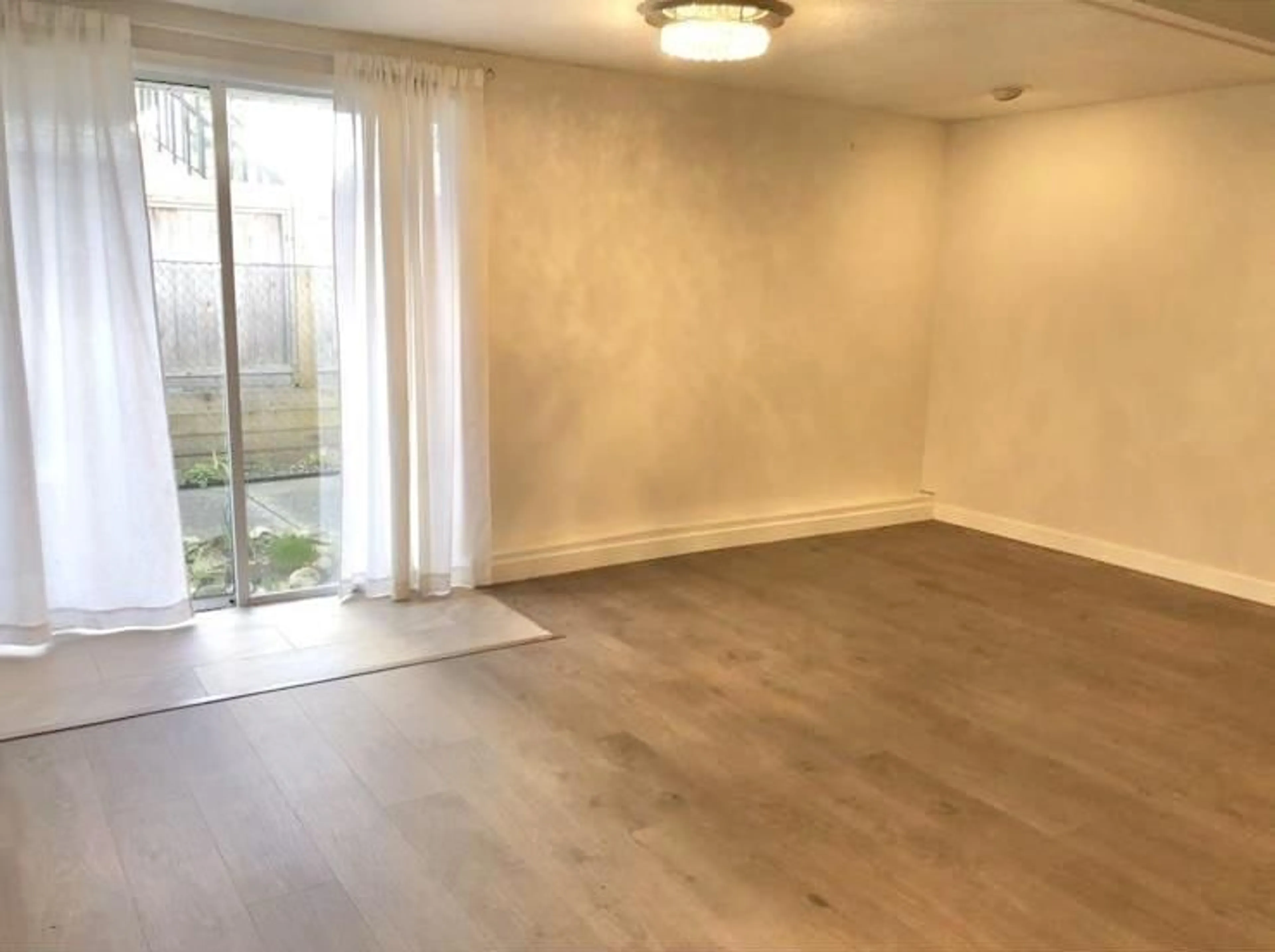 A pic of a room for 10307 146, Surrey British Columbia V3R3T3