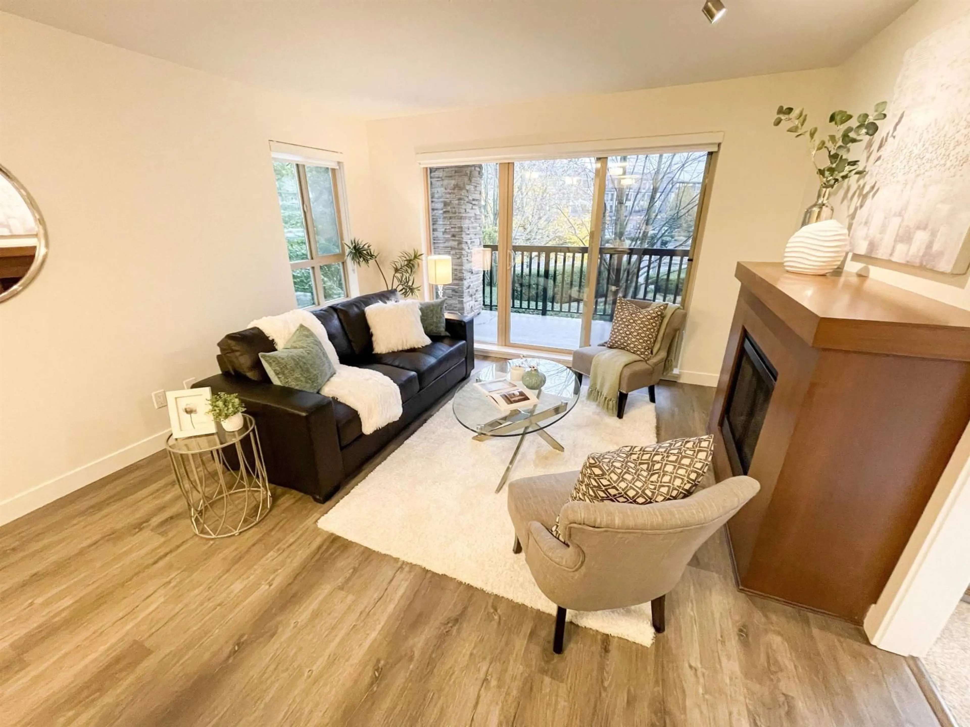 Living room with furniture, wood/laminate floor for 207 - 8915 202, Langley British Columbia V1M0B5