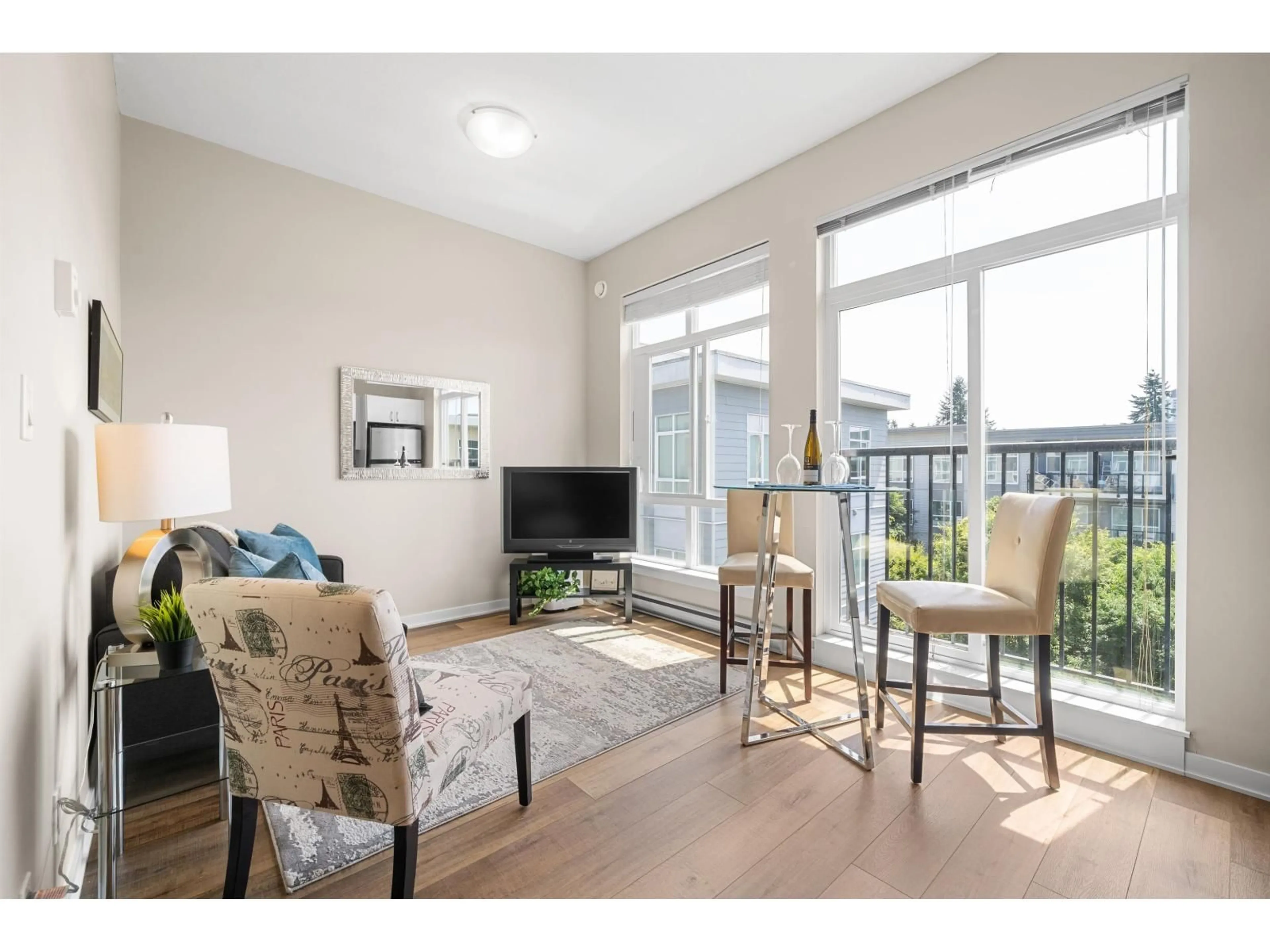 Living room with furniture, wood/laminate floor for 513 - 13728 108 AVENUE, Surrey British Columbia V3T0G2