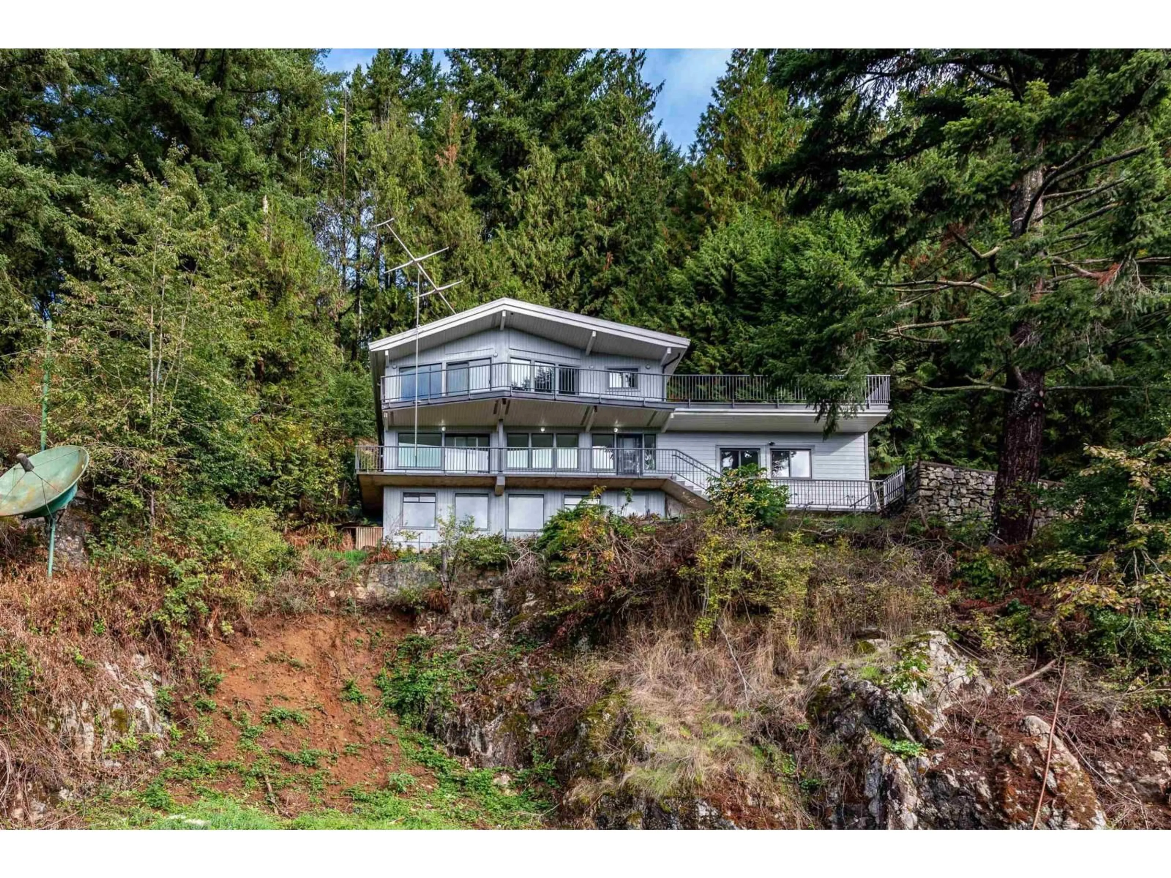 A pic from outside/outdoor area/front of a property/back of a property/a pic from drone, water/lake/river/ocean view for 47005 YALE ROAD, Chilliwack British Columbia V2P2S6