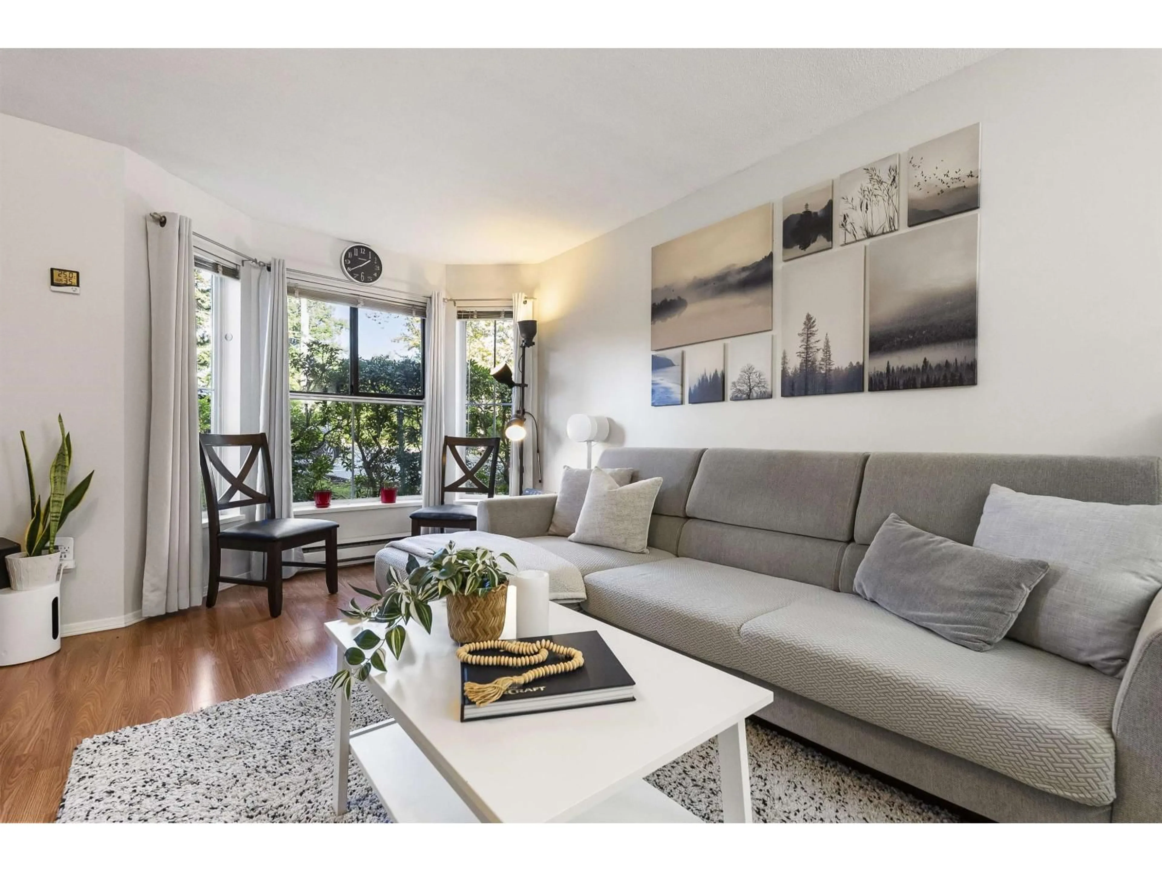 Living room with furniture, unknown for 115 - 15130 108, Surrey British Columbia V3R0T8