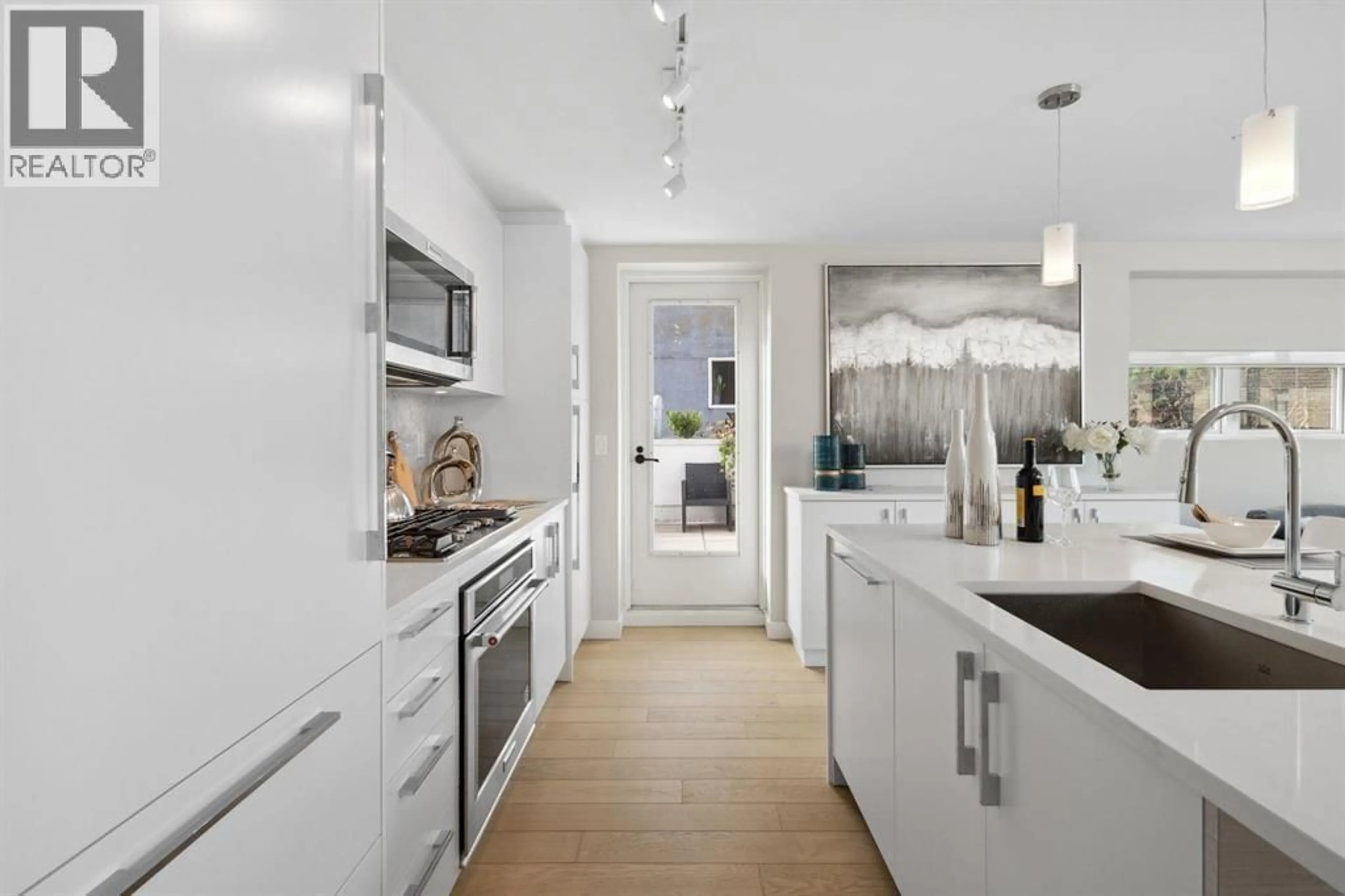 Contemporary kitchen, unknown for 2512 FRASER STREET, Vancouver British Columbia V5T3V4