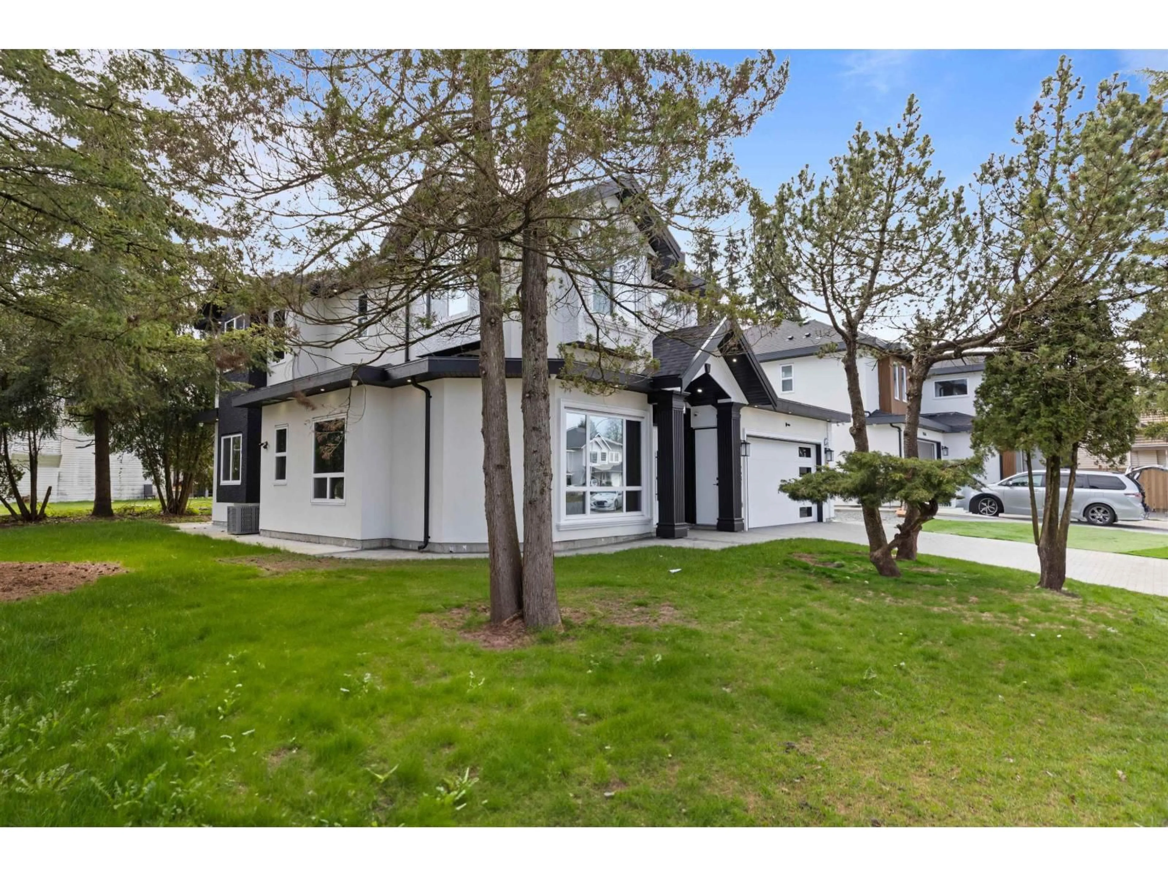 Home with vinyl exterior material, street for 15584 89B, Surrey British Columbia V3R4K9